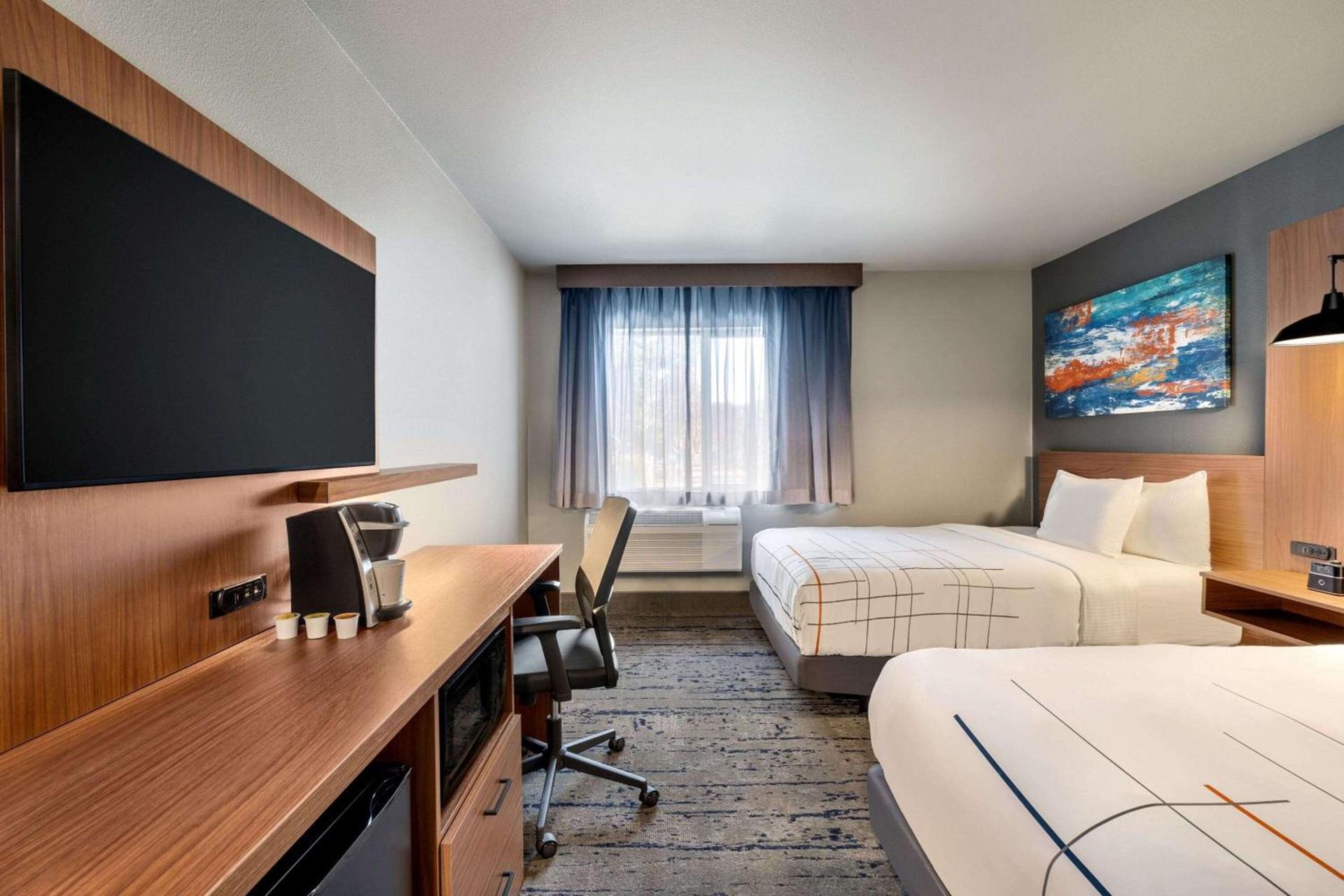 La Quinta Inn & Suites by Wyndham Springfield photo 23