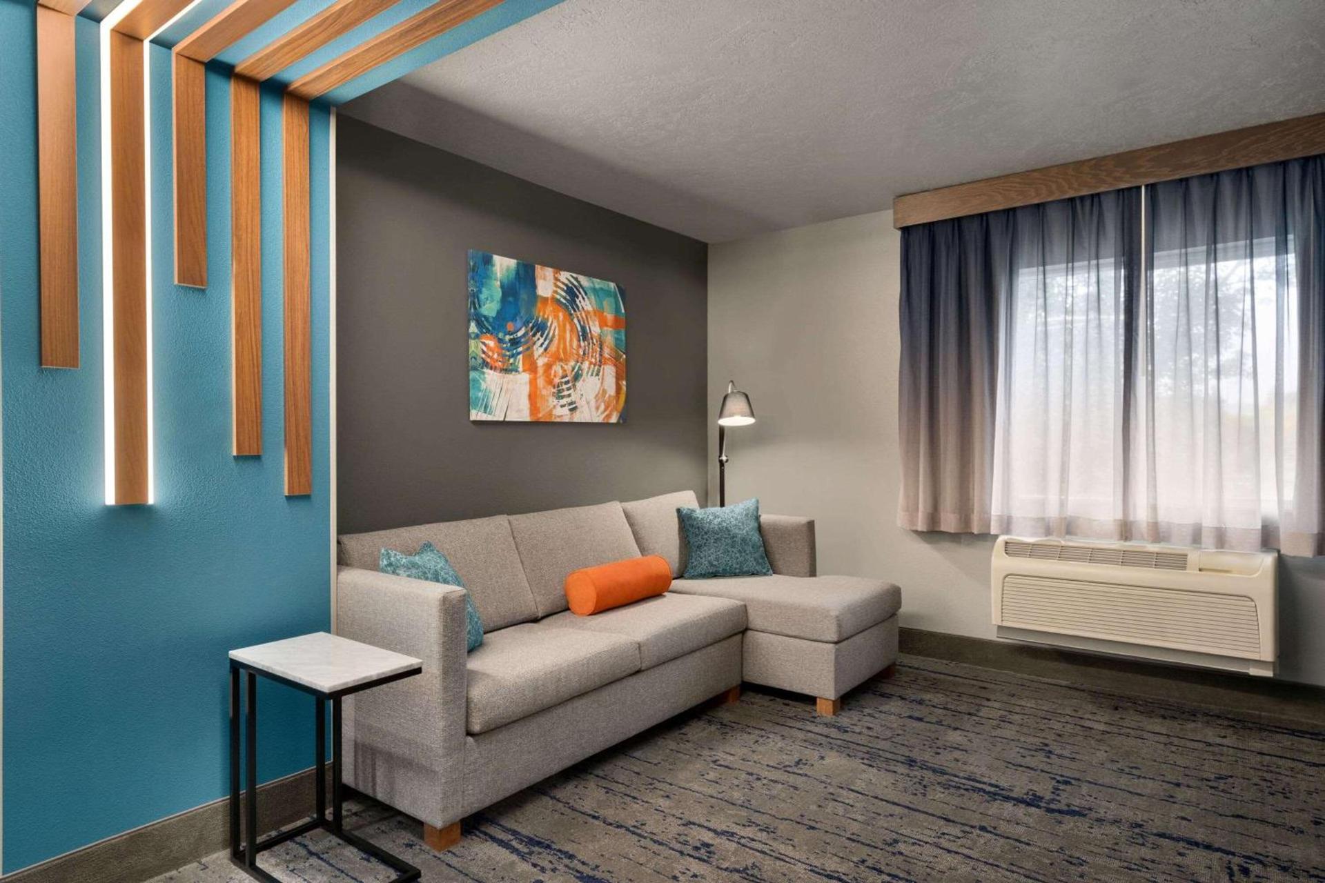 La Quinta Inn & Suites by Wyndham Springfield photo 33