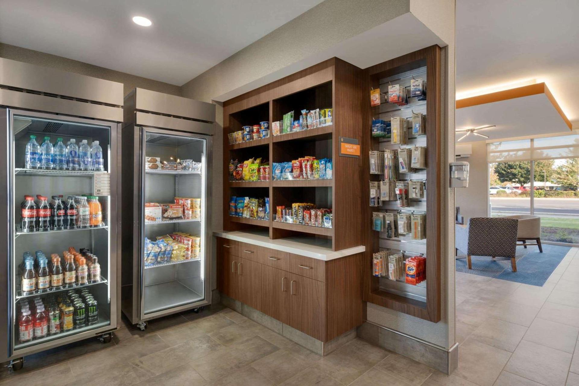 La Quinta Inn & Suites by Wyndham Springfield photo 41