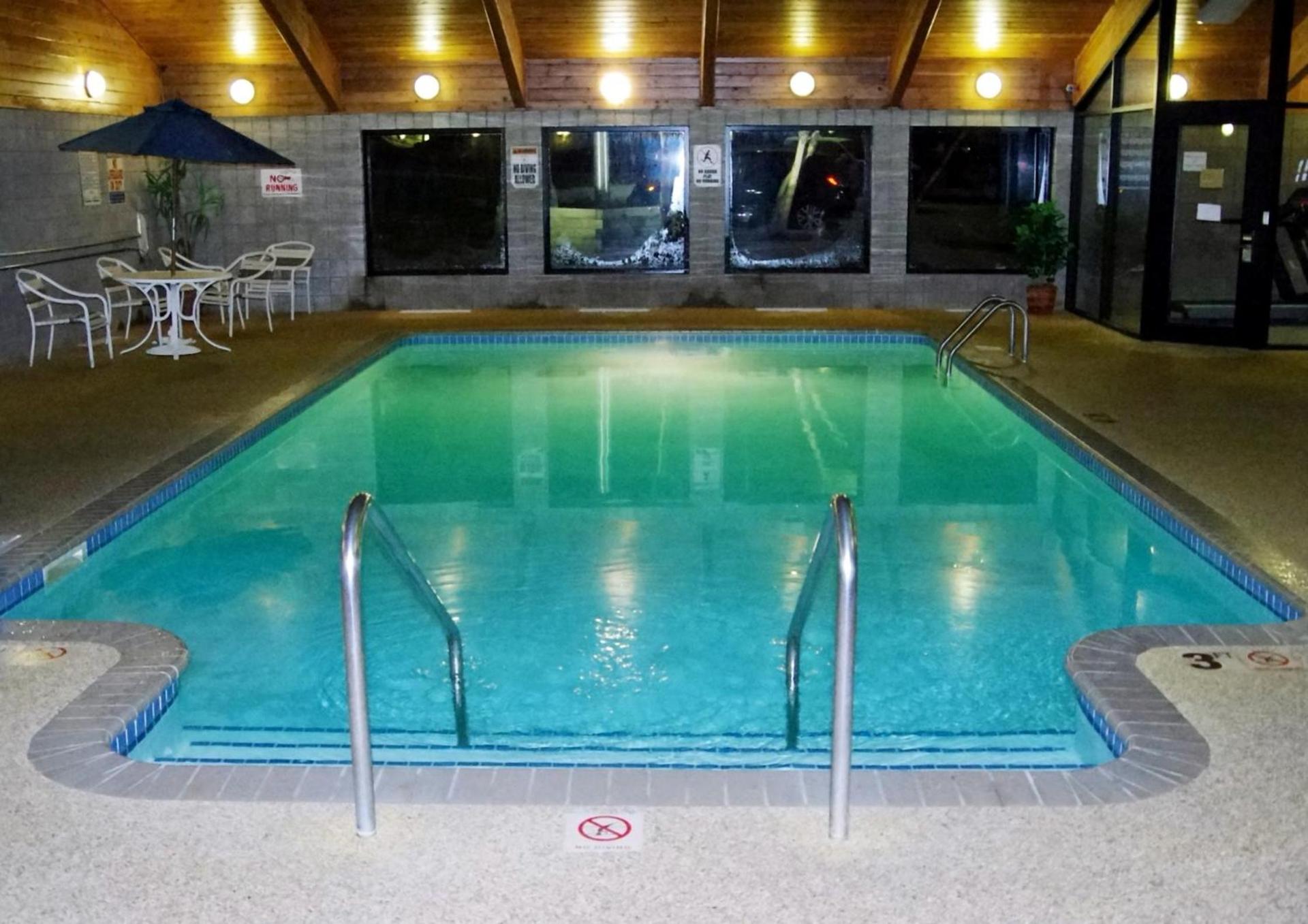Red Lion Inn & Suites Grimes photo 16