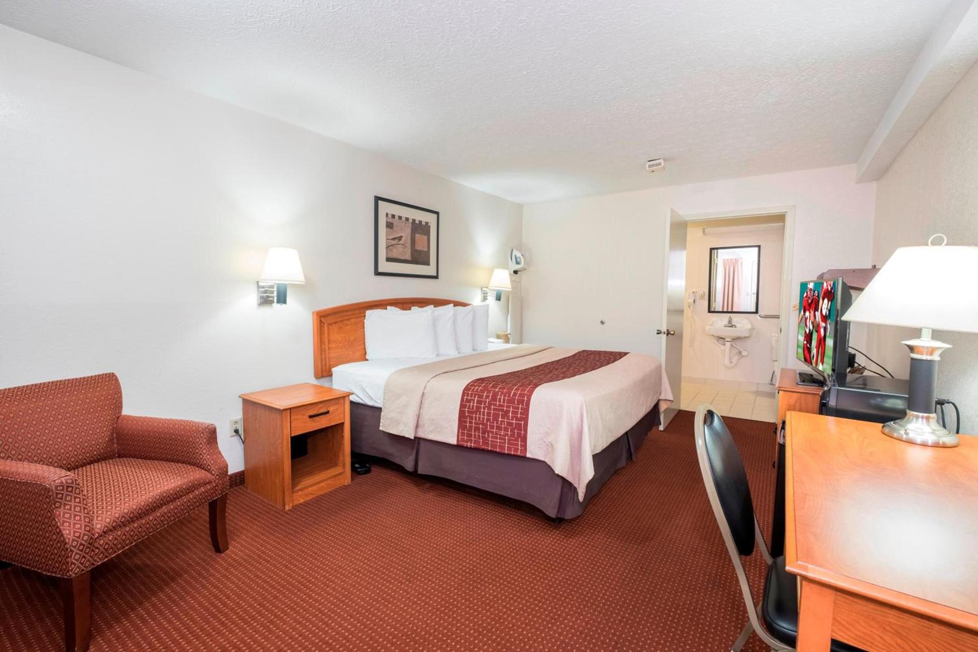 Red Roof Inn Columbus Northeast Westerville photo 15