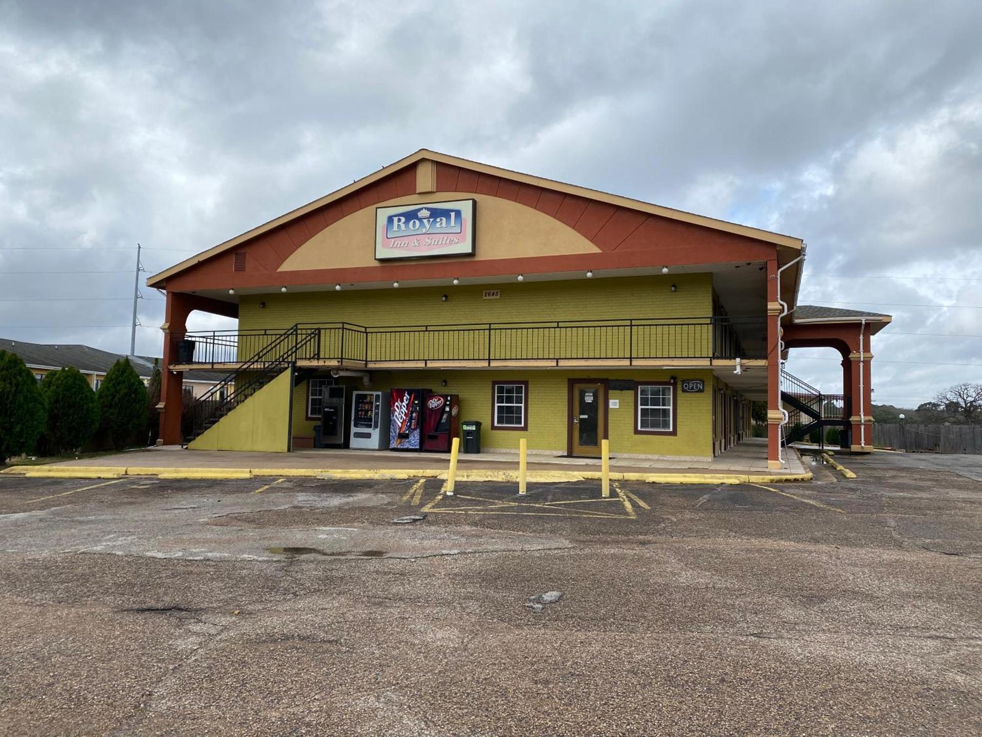 Royal Inn & Suites photo 5