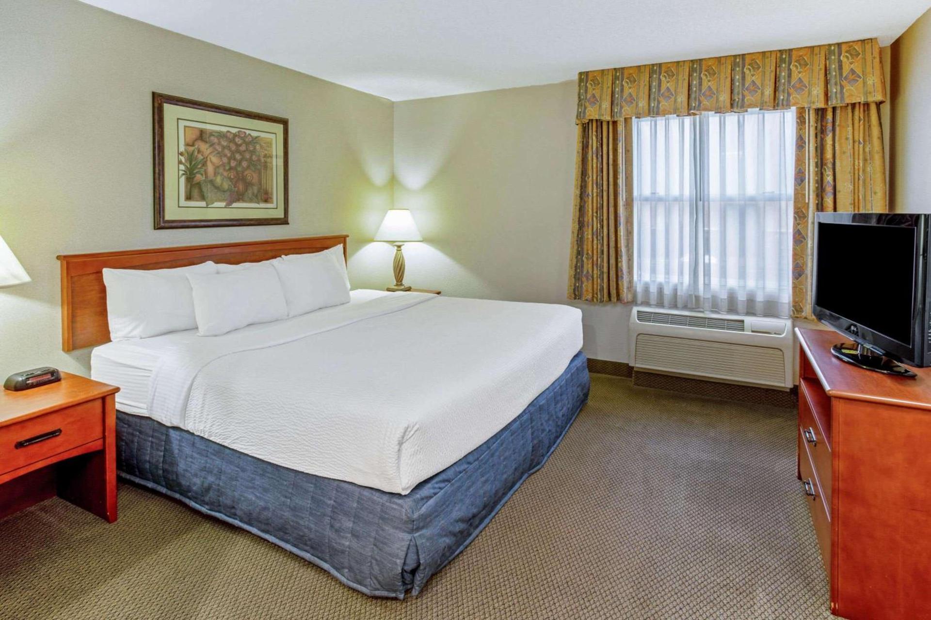 La Quinta by Wyndham Appleton College Avenue photo 10