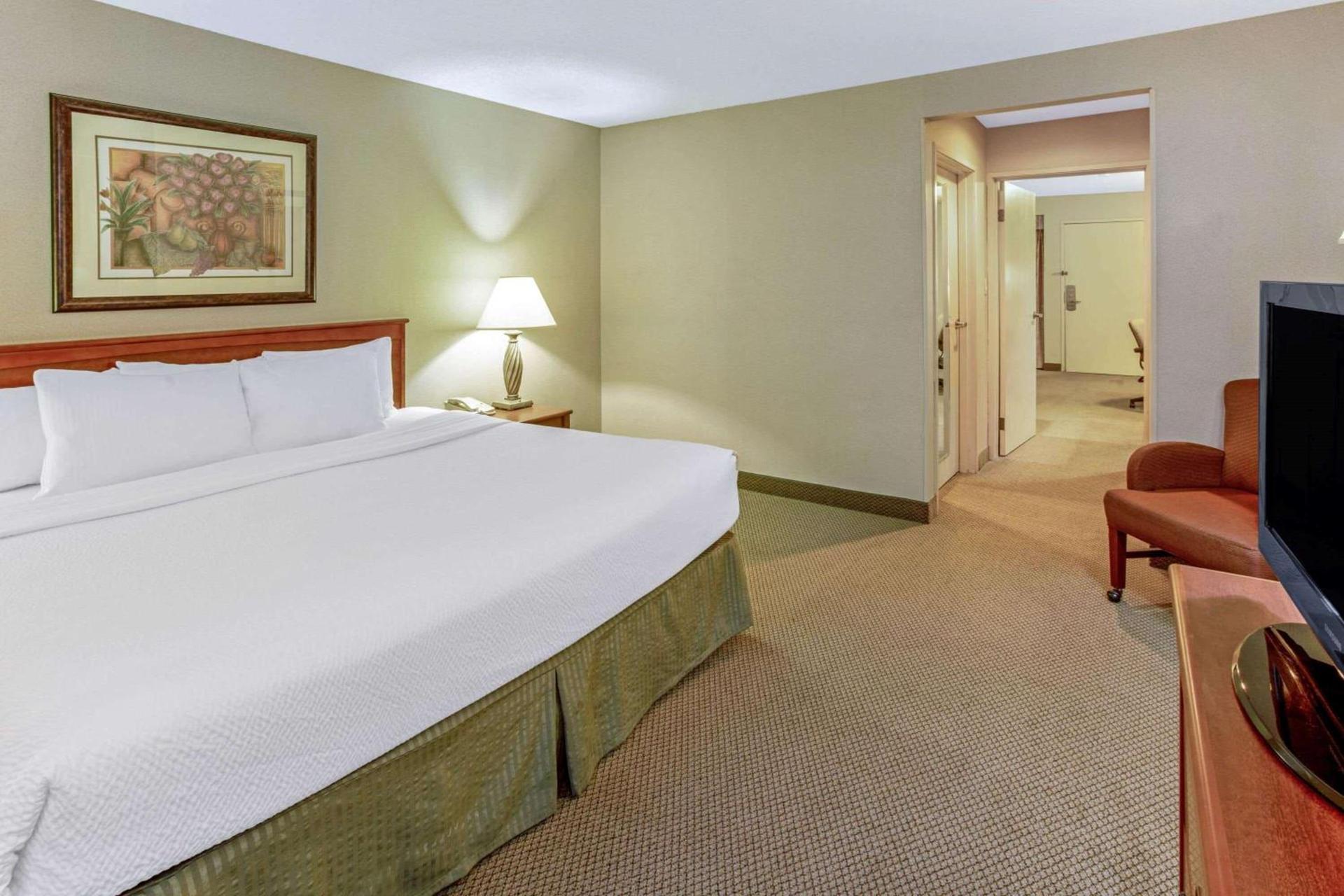 La Quinta by Wyndham Appleton College Avenue photo 14