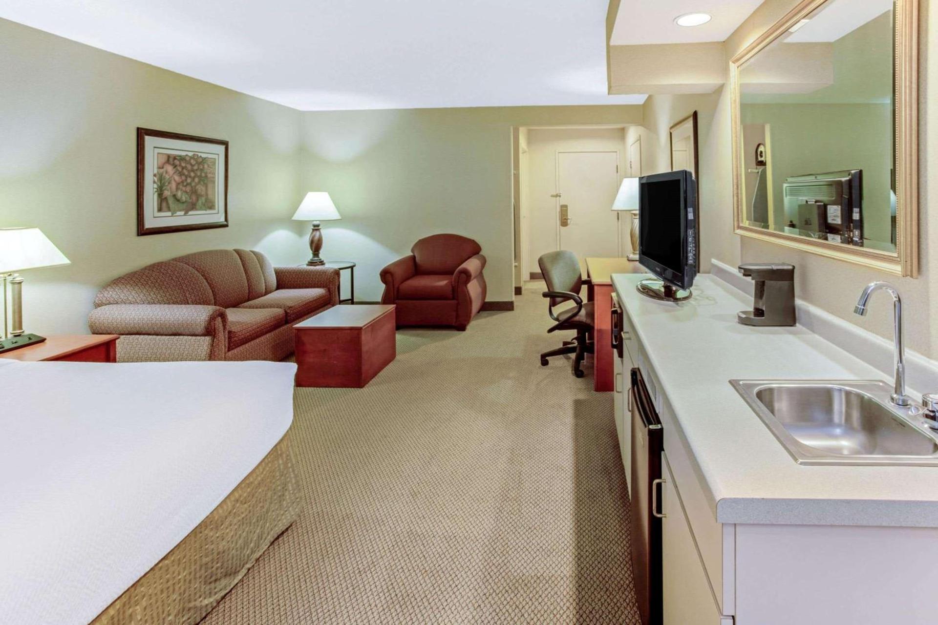 La Quinta by Wyndham Appleton College Avenue photo 19