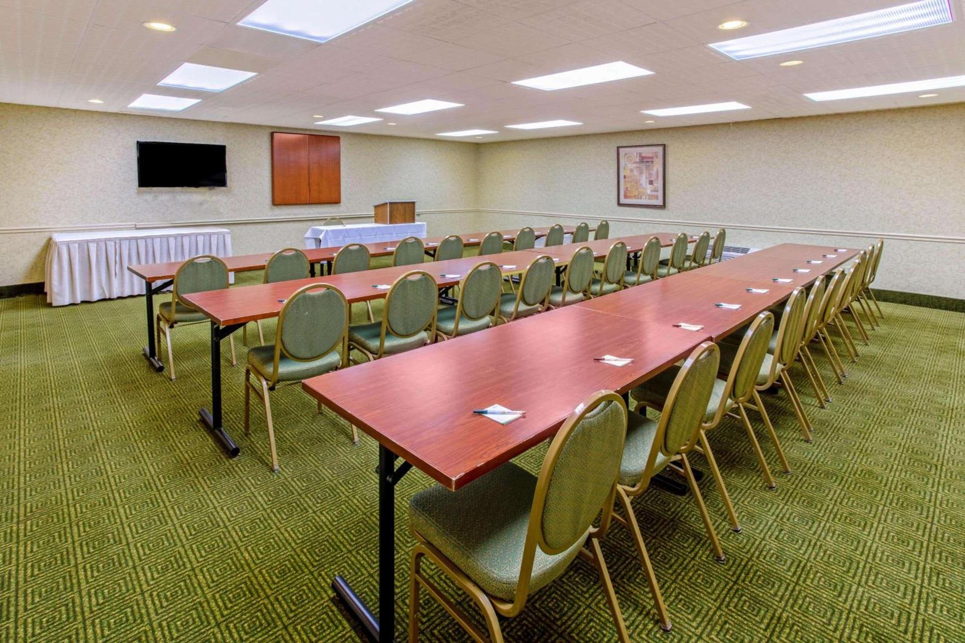 La Quinta by Wyndham Appleton College Avenue photo 21