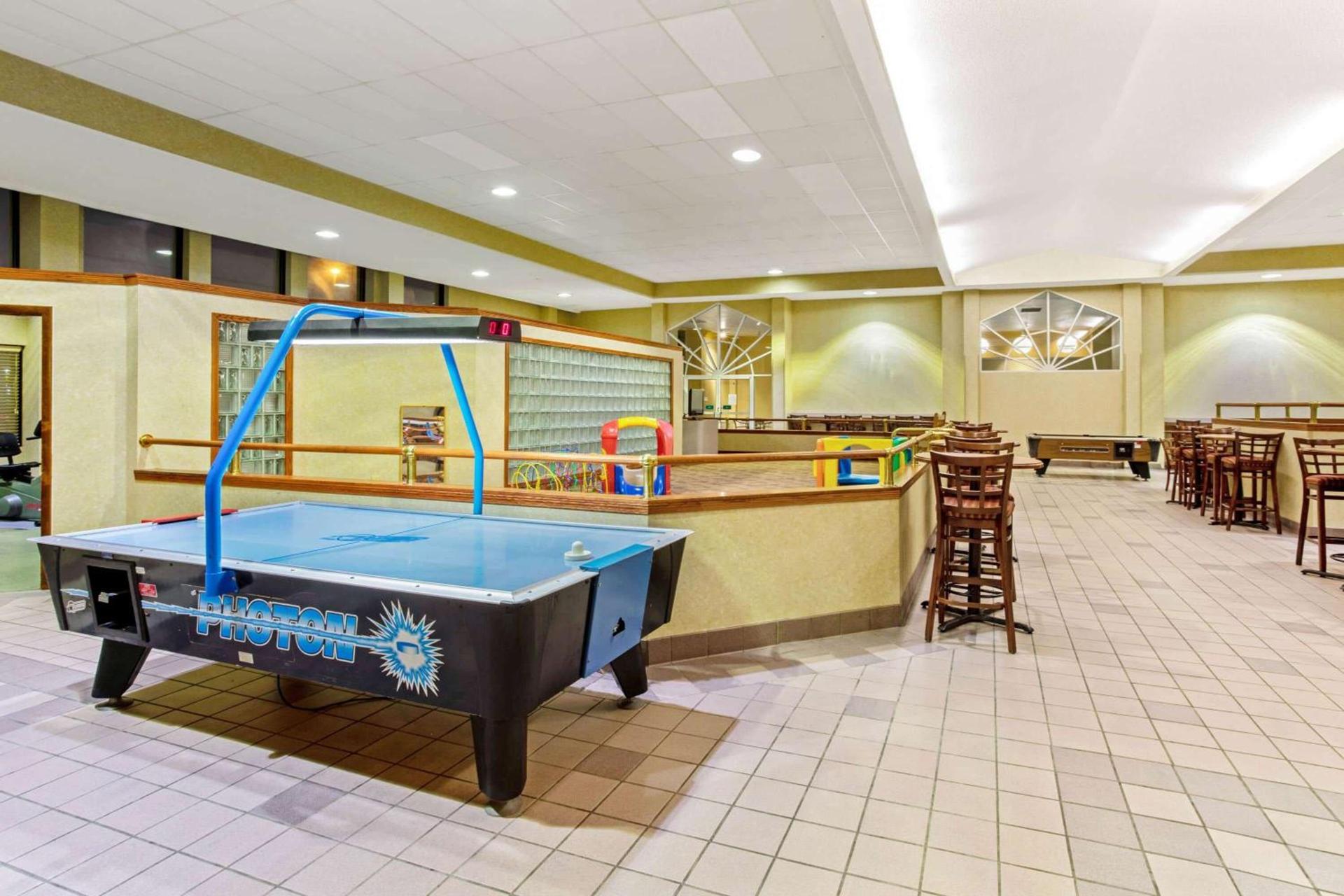 La Quinta by Wyndham Appleton College Avenue photo 22