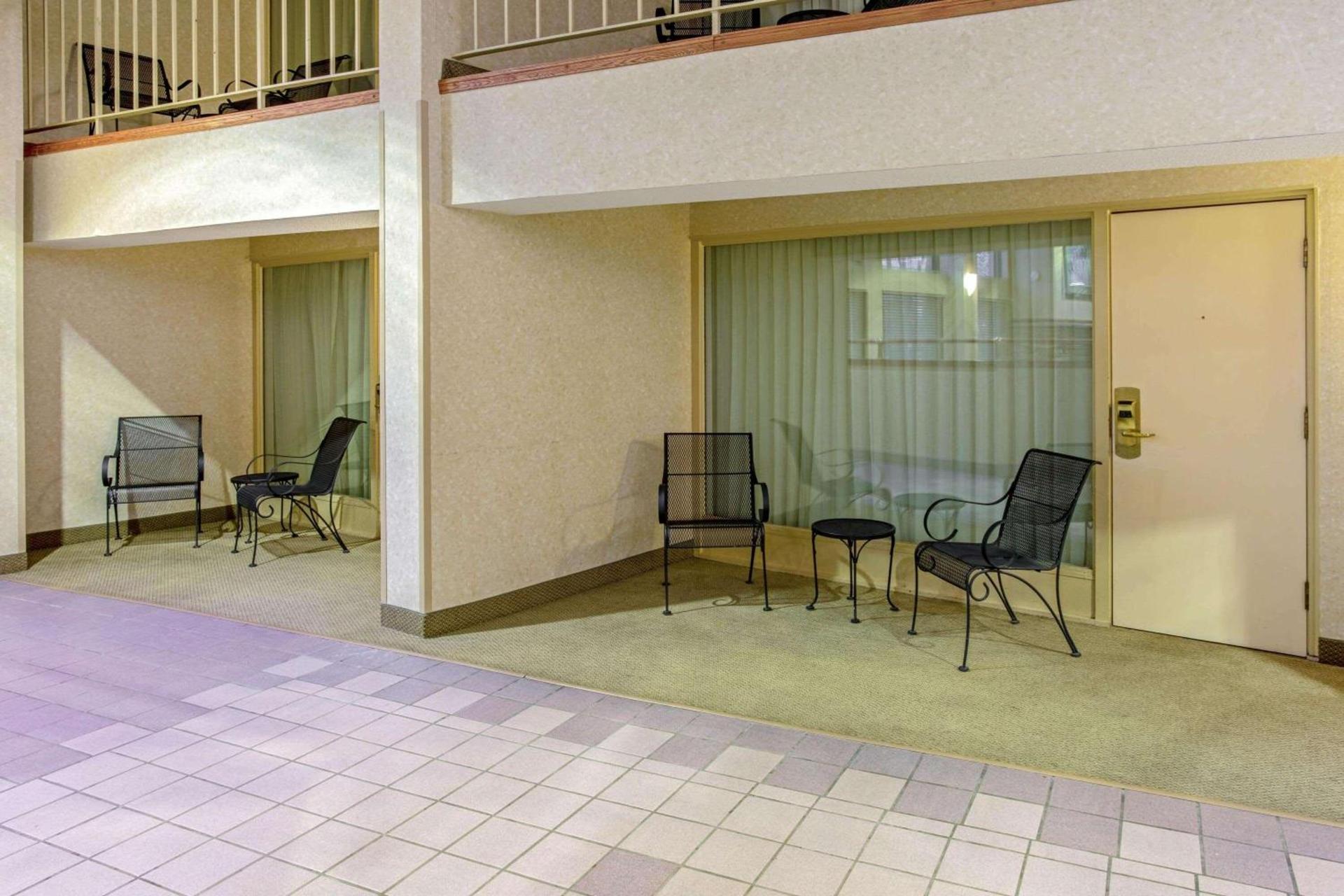 La Quinta by Wyndham Appleton College Avenue photo 23