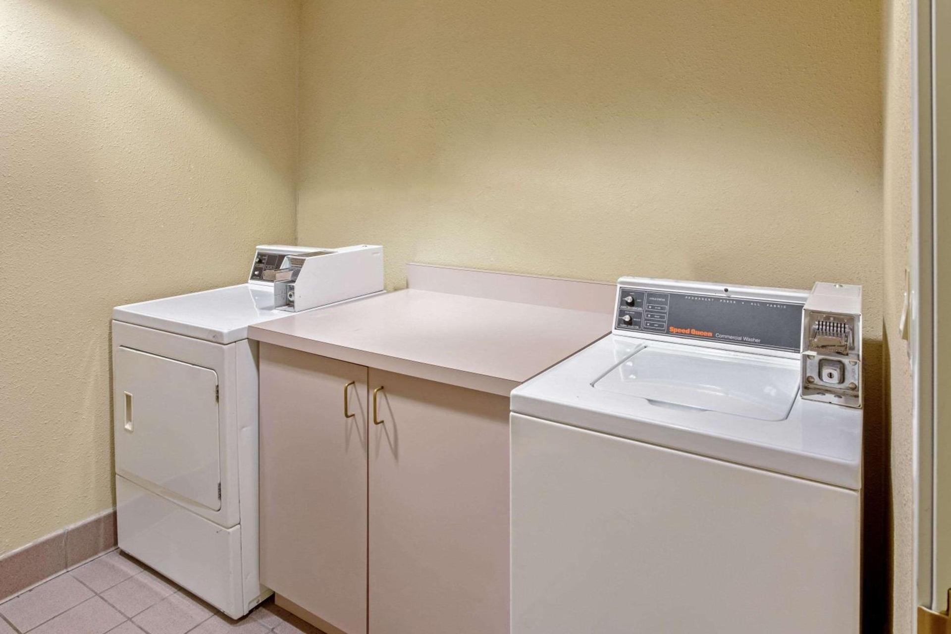 La Quinta by Wyndham Appleton College Avenue photo 25