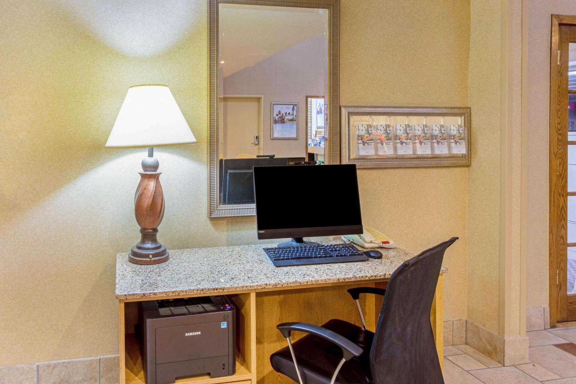 La Quinta by Wyndham Appleton College Avenue photo 28