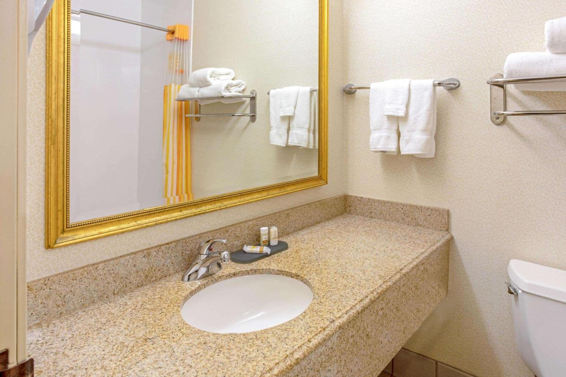 La Quinta by Wyndham Appleton College Avenue photo 9