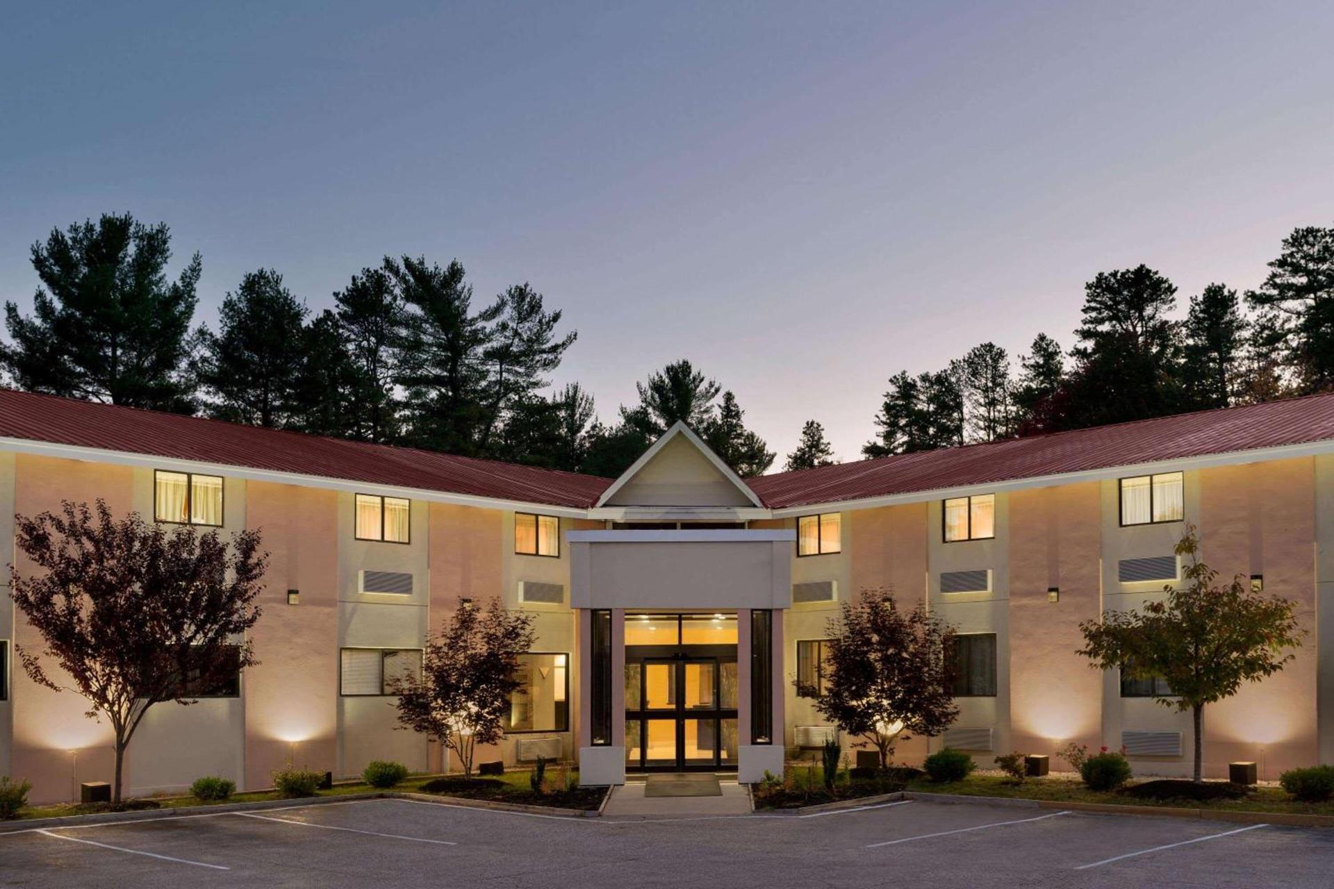 Days Inn by Wyndham Tamworth photo 2