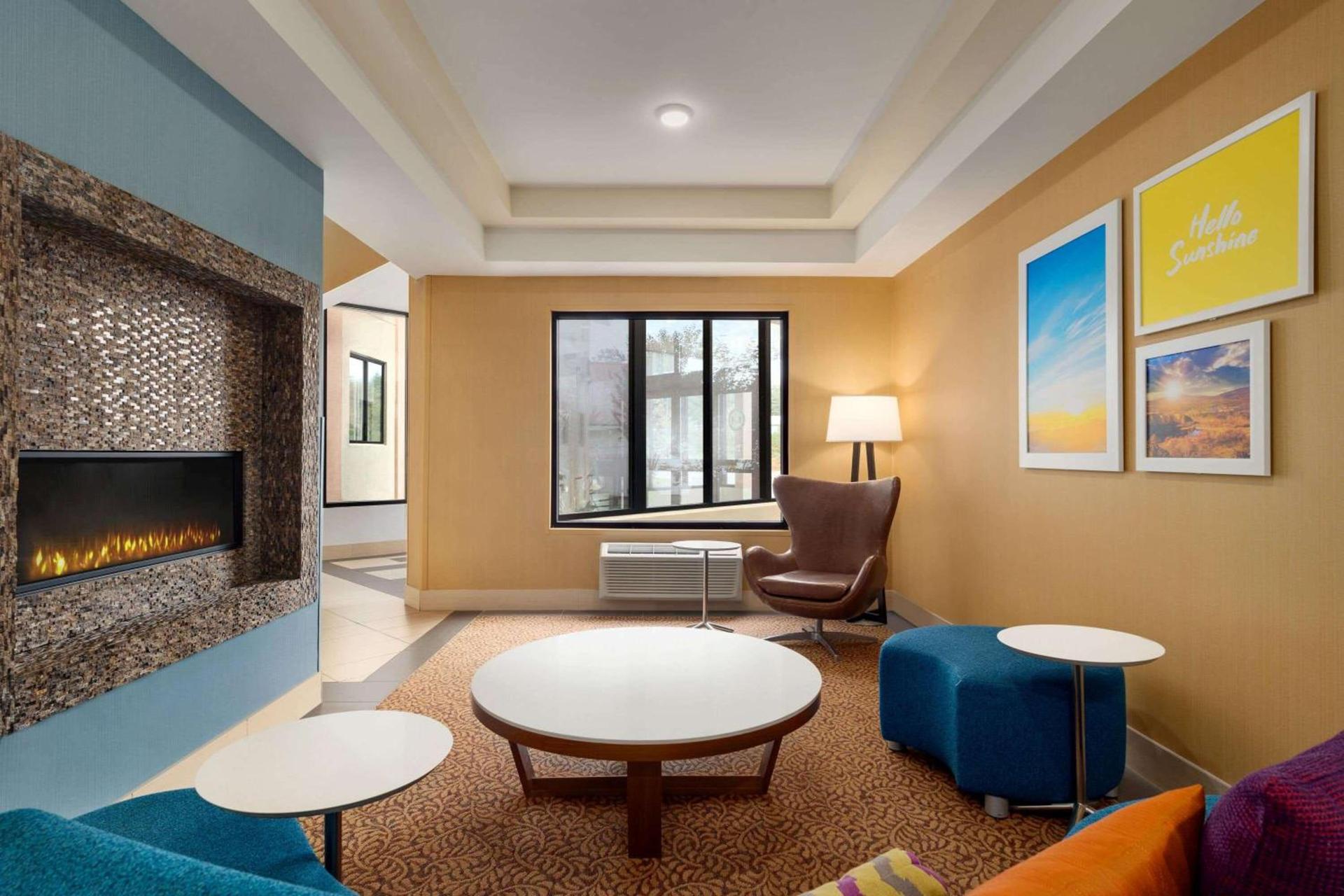 Days Inn by Wyndham Tamworth photo 5