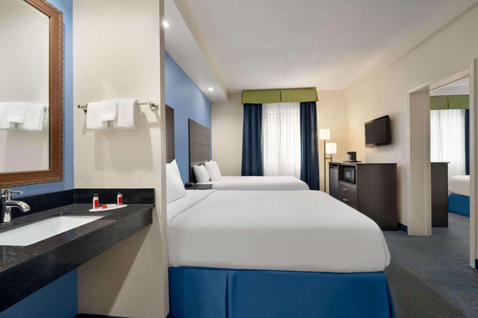 Days Inn by Wyndham Tamworth photo 7