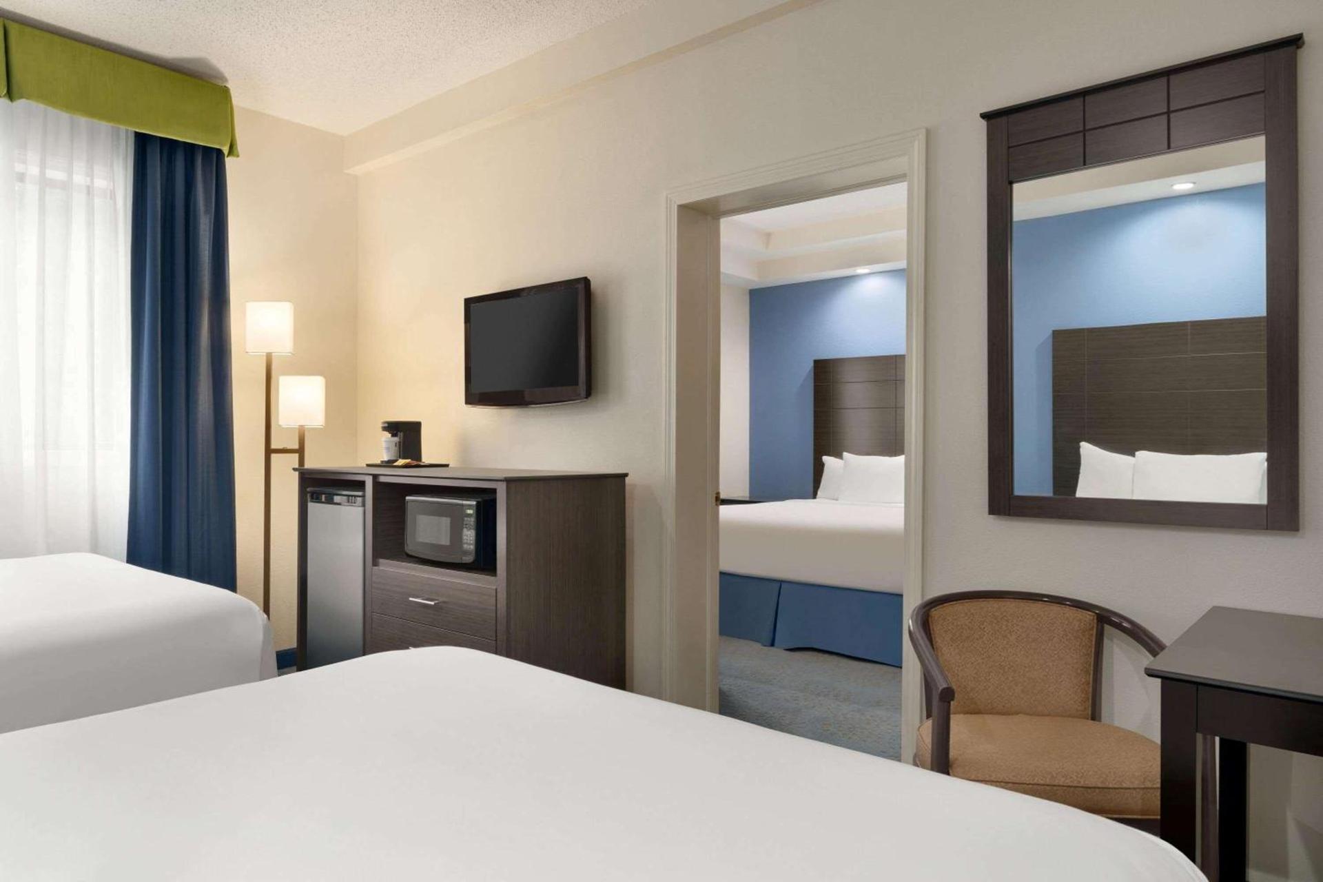 Days Inn by Wyndham Tamworth photo 9