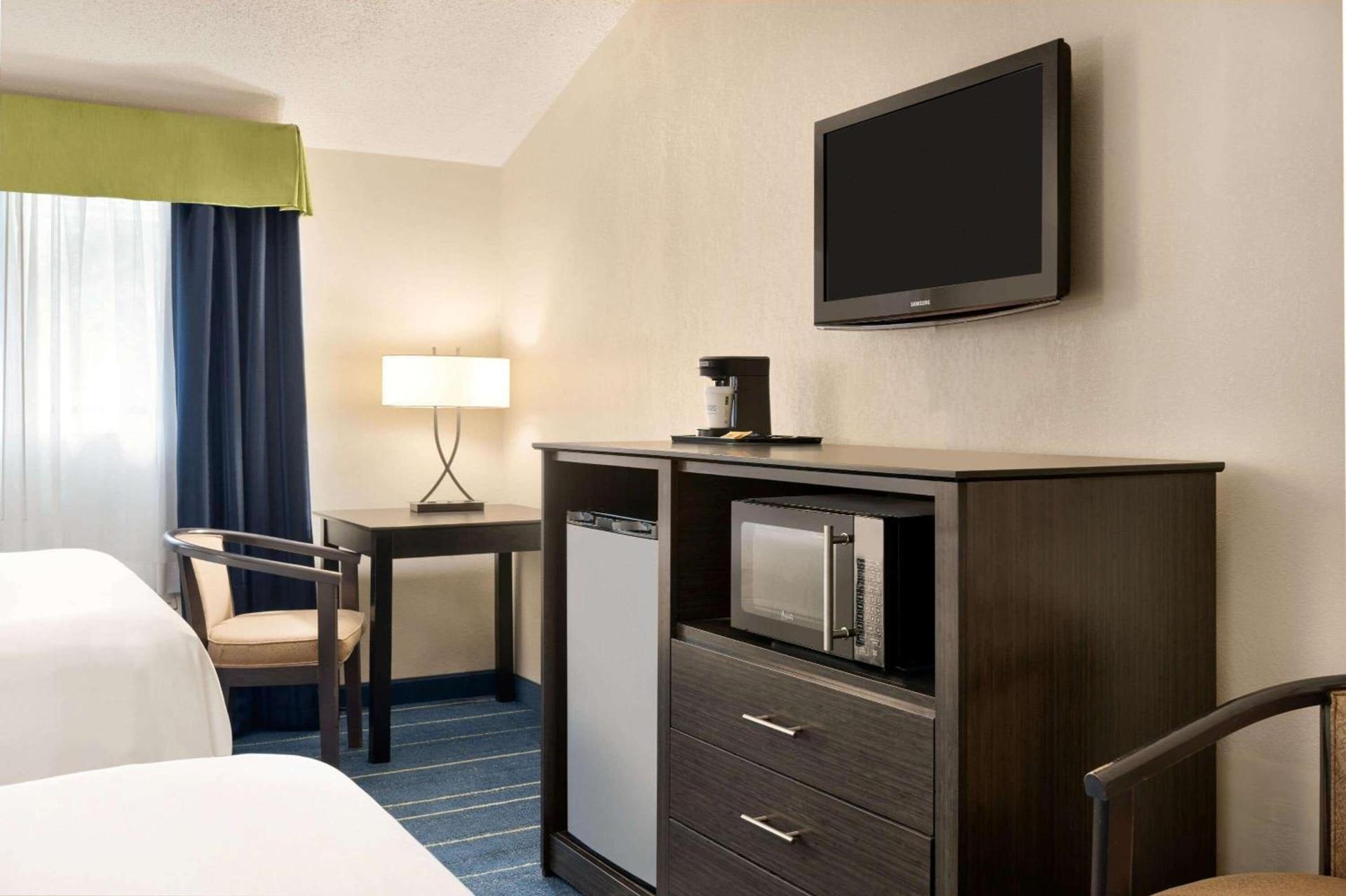 Days Inn by Wyndham Tamworth photo 12
