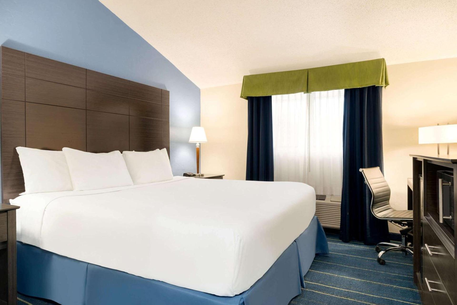 Days Inn by Wyndham Tamworth photo 13
