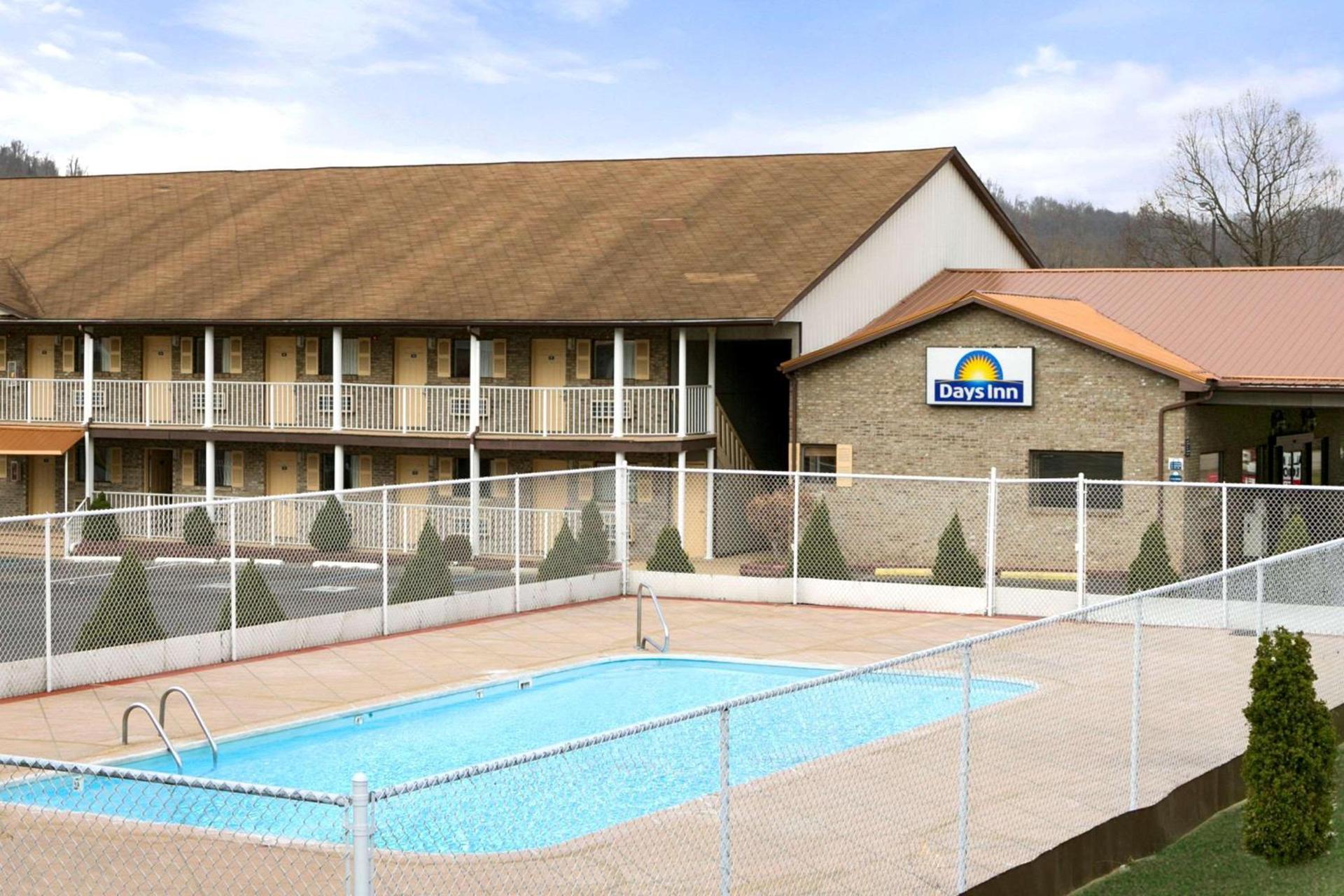 Days Inn by Wyndham Huntington photo 32
