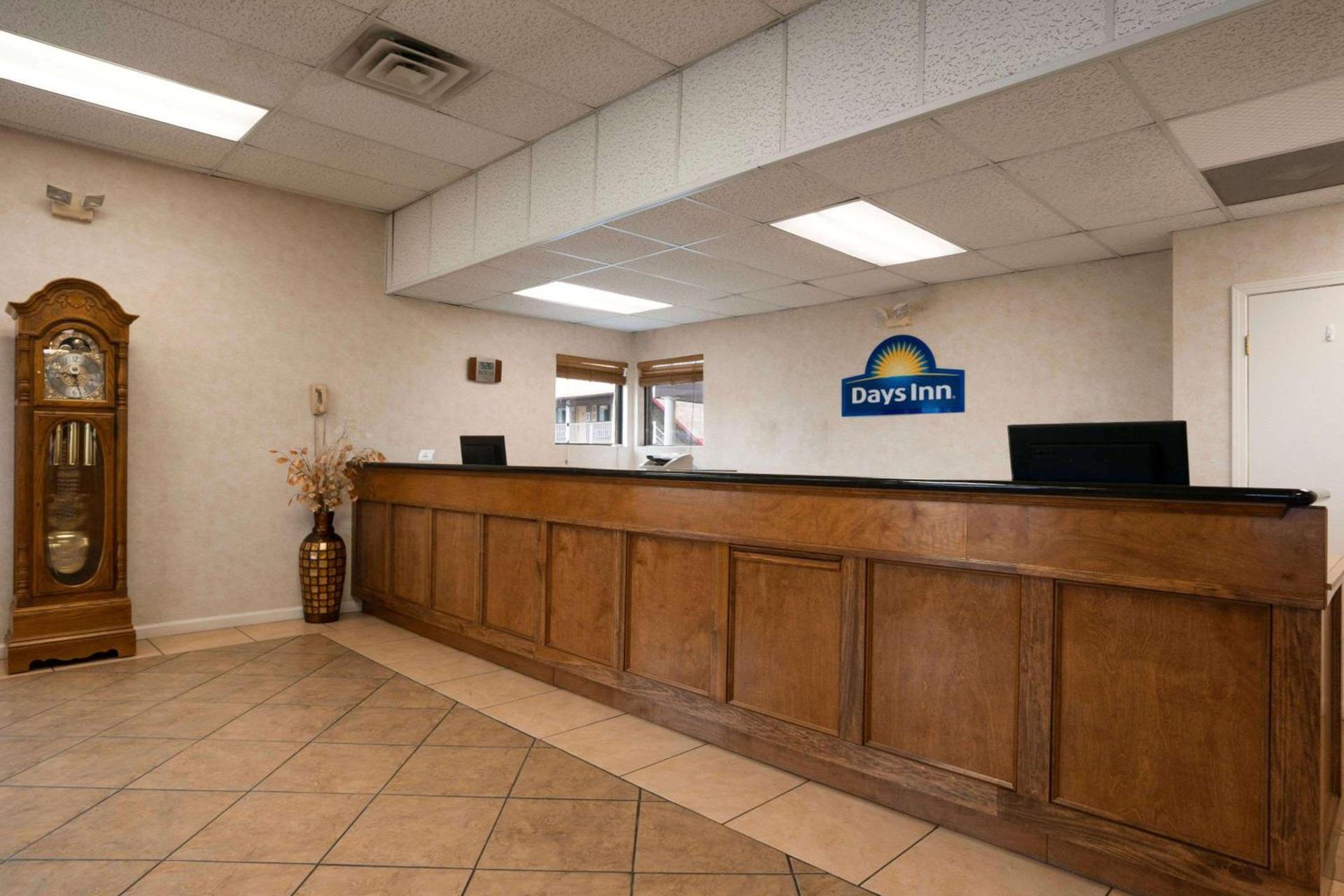 Days Inn by Wyndham Huntington photo 33