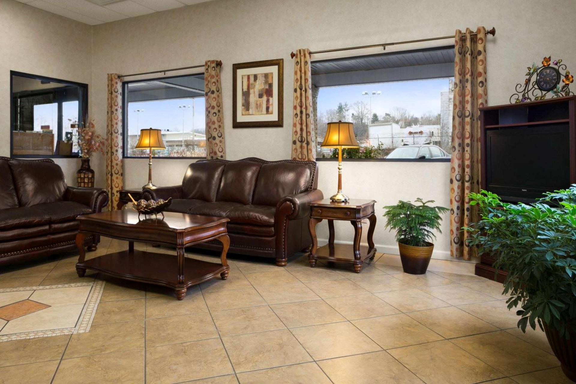 Days Inn by Wyndham Huntington photo 34
