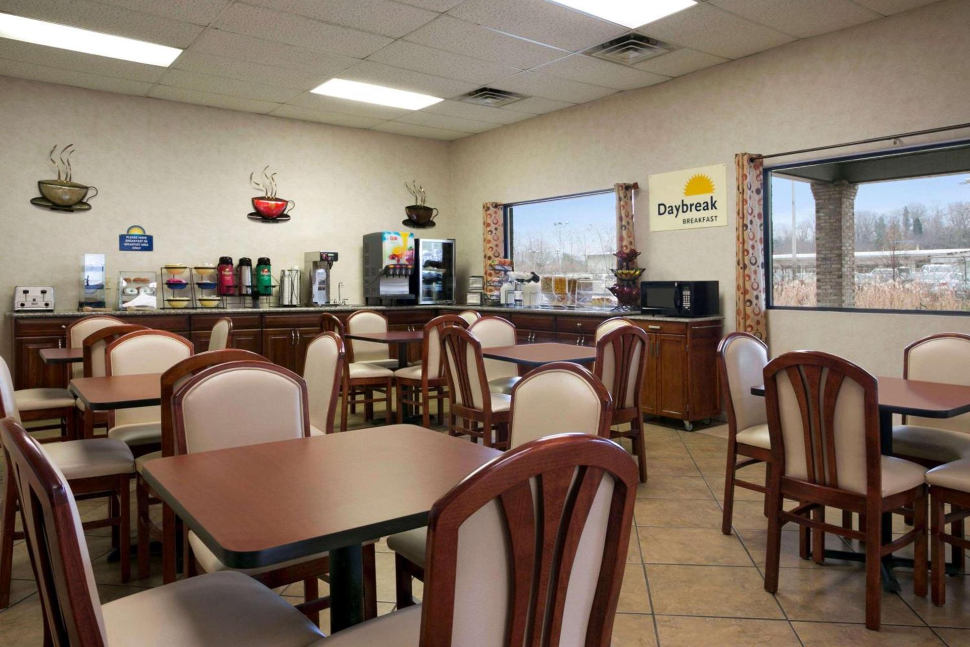 Days Inn by Wyndham Huntington photo 35