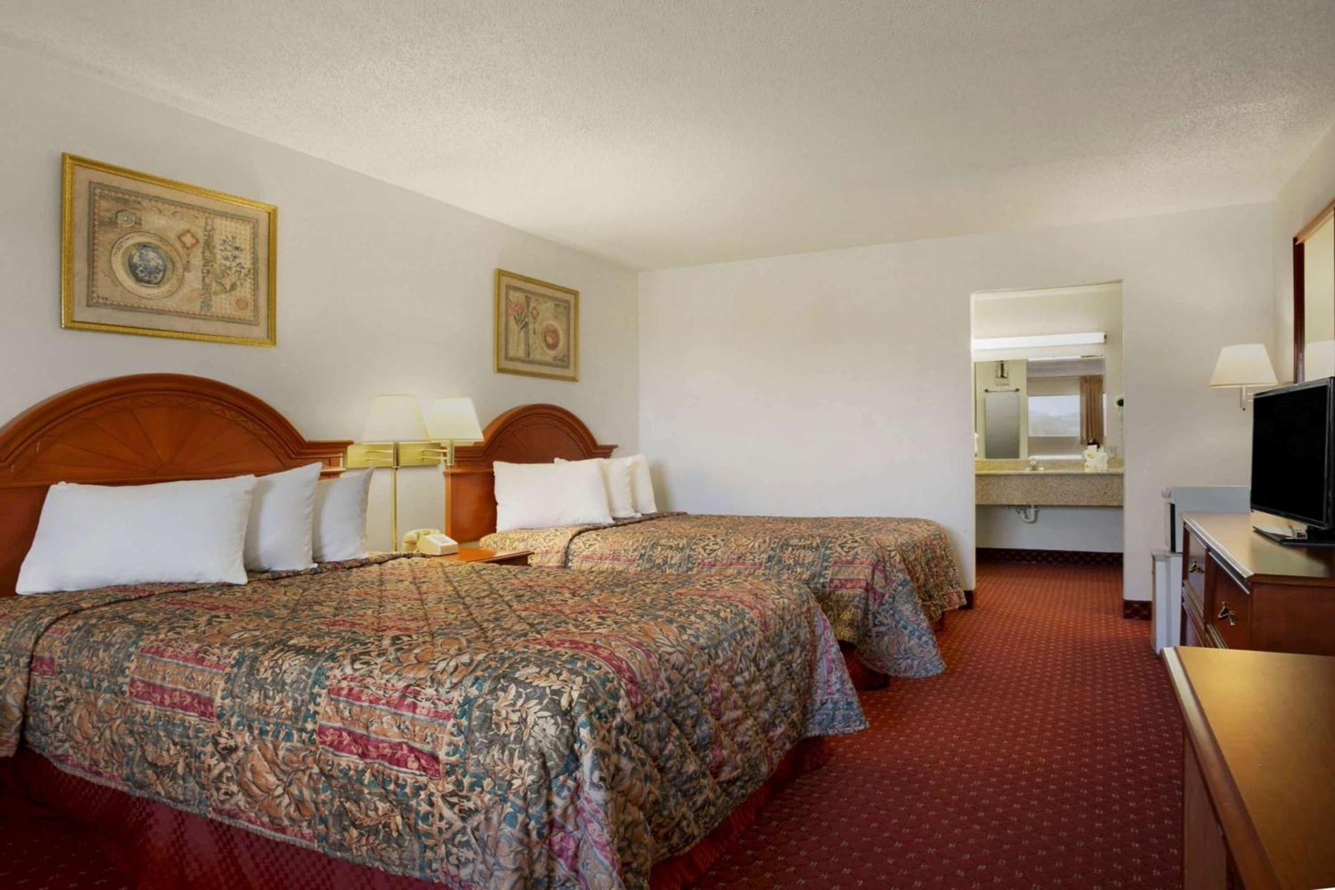 Days Inn by Wyndham Huntington photo 36