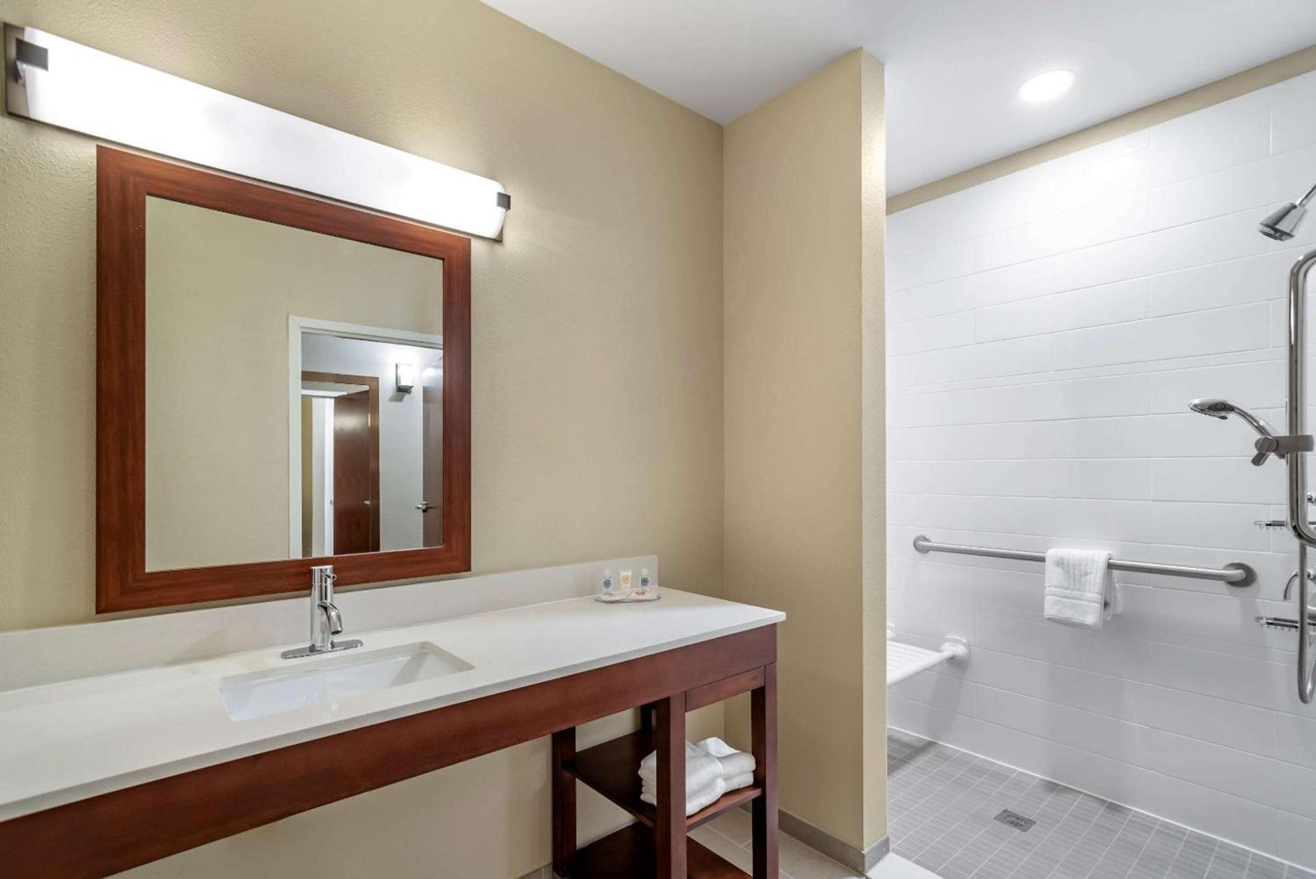 Comfort Inn & Suites Winchester photo 12