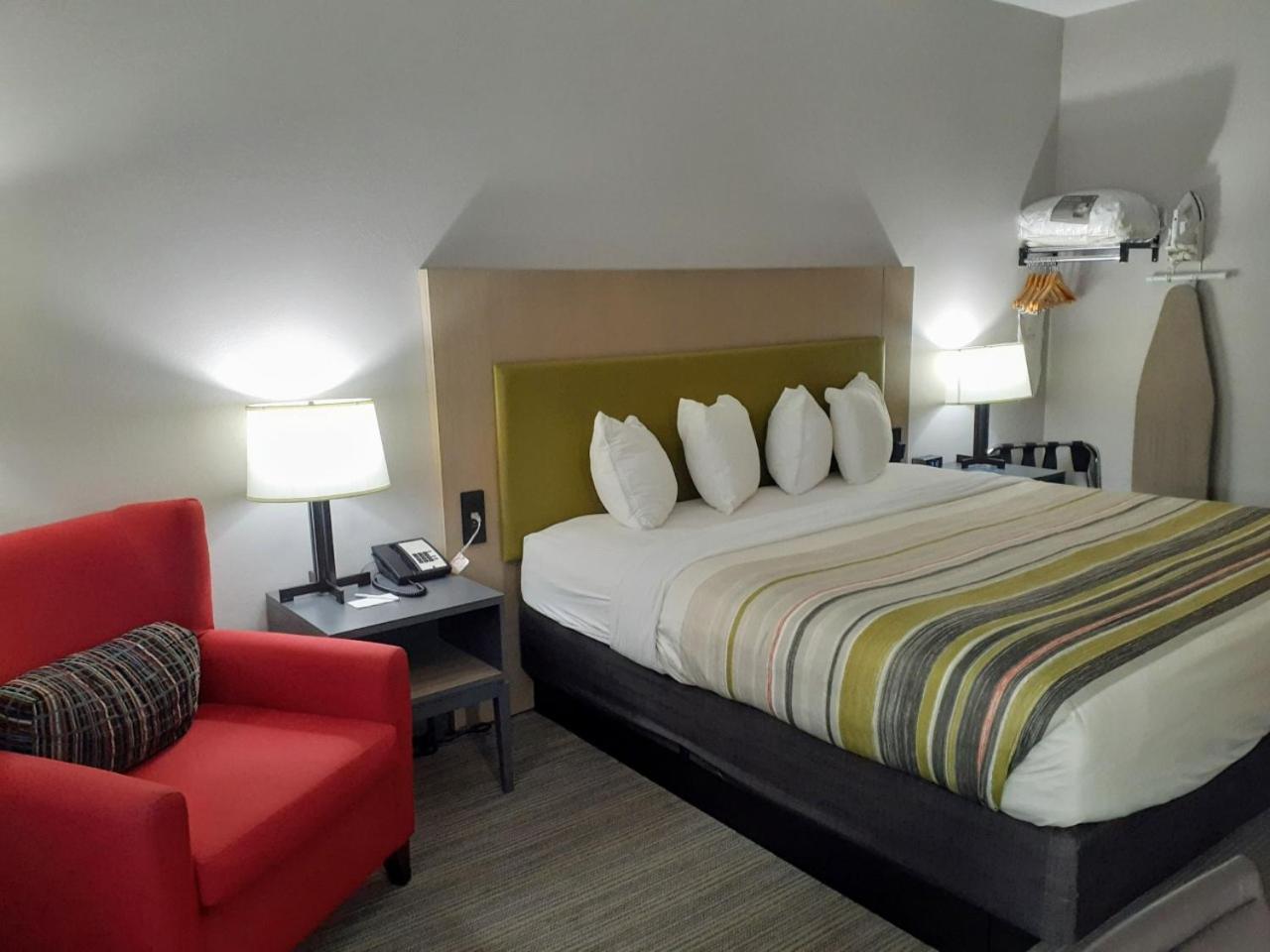 Country Inn & Suites by Radisson, Freeport, IL photo 52