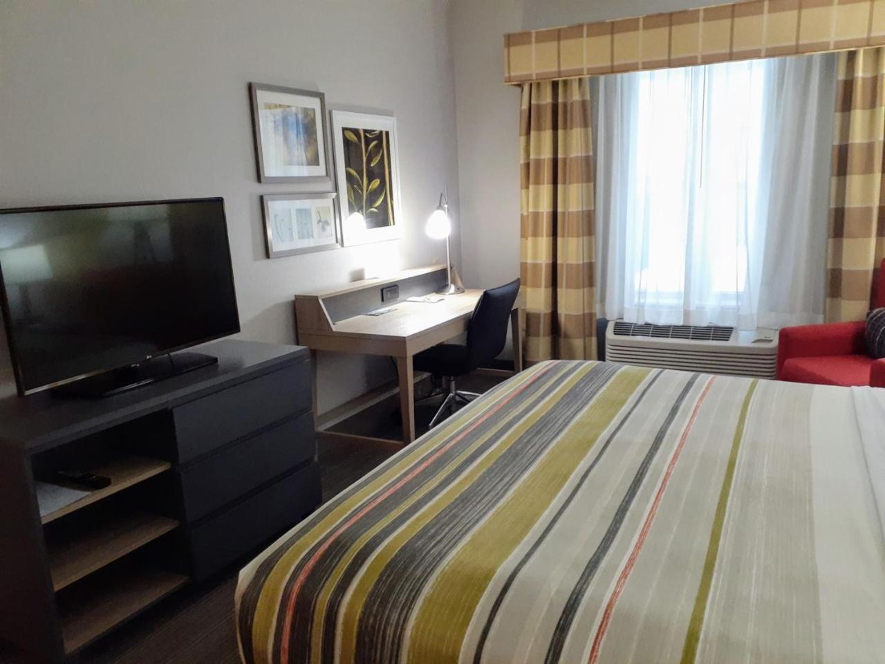 Country Inn & Suites by Radisson, Freeport, IL photo 34