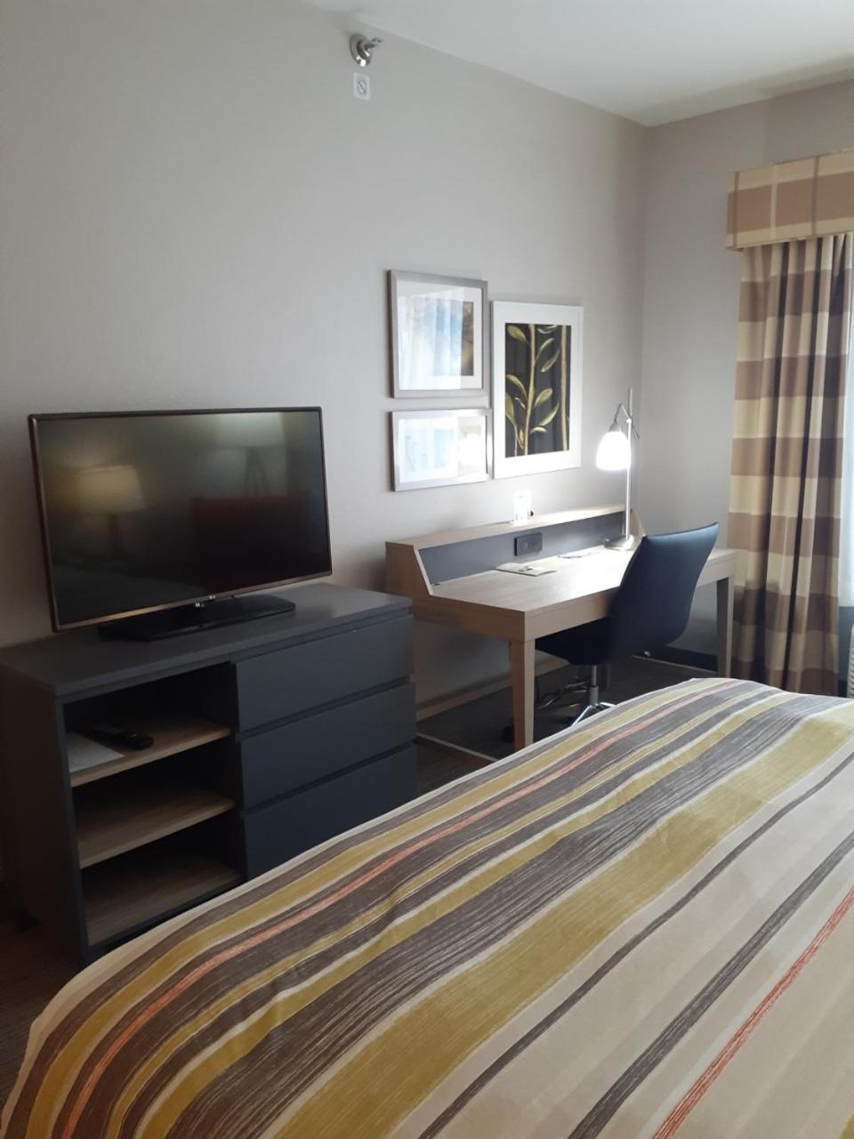 Country Inn & Suites by Radisson, Freeport, IL photo 49