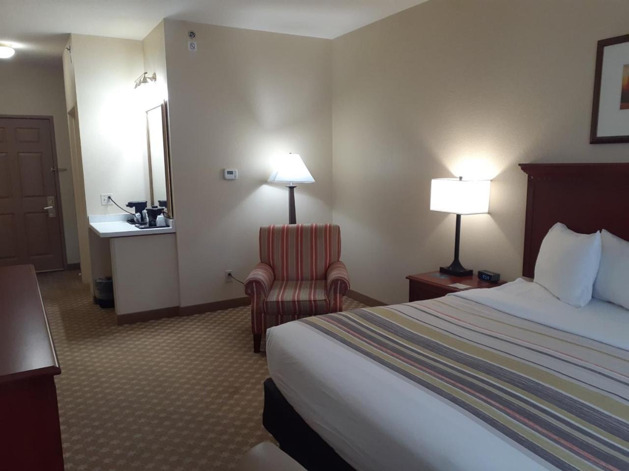 Country Inn & Suites by Radisson, Freeport, IL photo 48