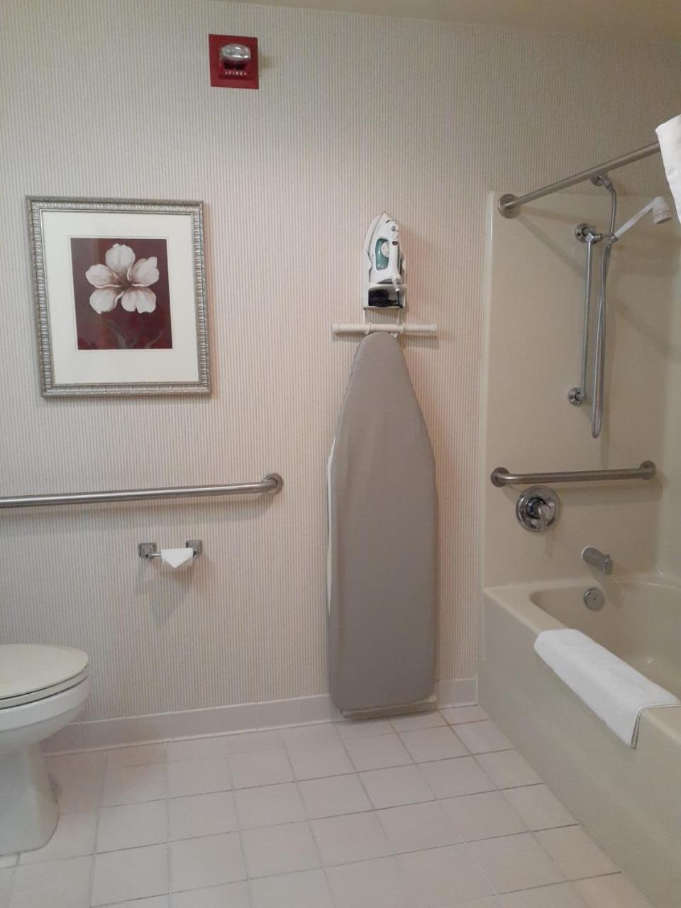 Country Inn & Suites by Radisson, Freeport, IL photo 44