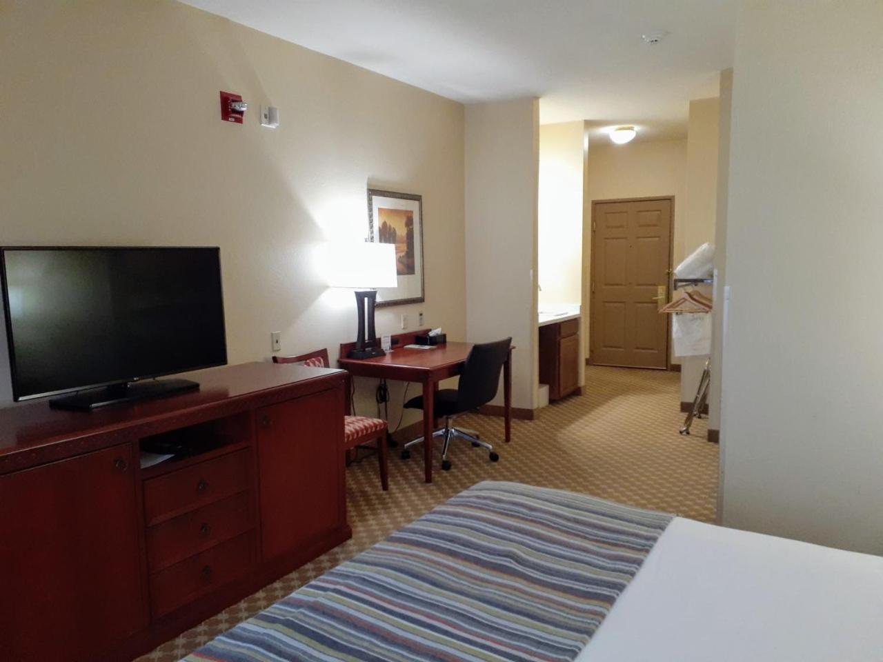 Country Inn & Suites by Radisson, Freeport, IL photo 43