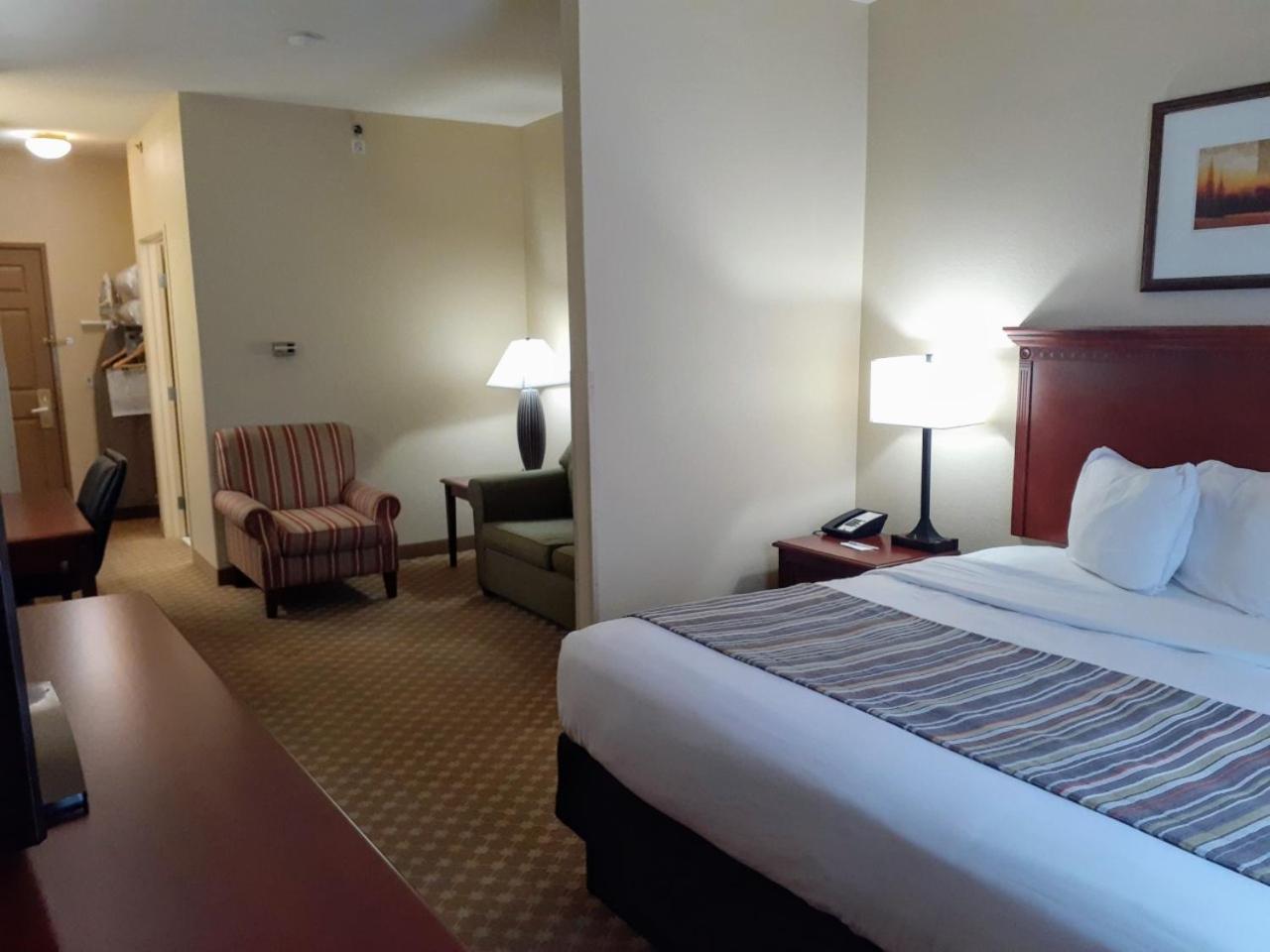 Country Inn & Suites by Radisson, Freeport, IL photo 39