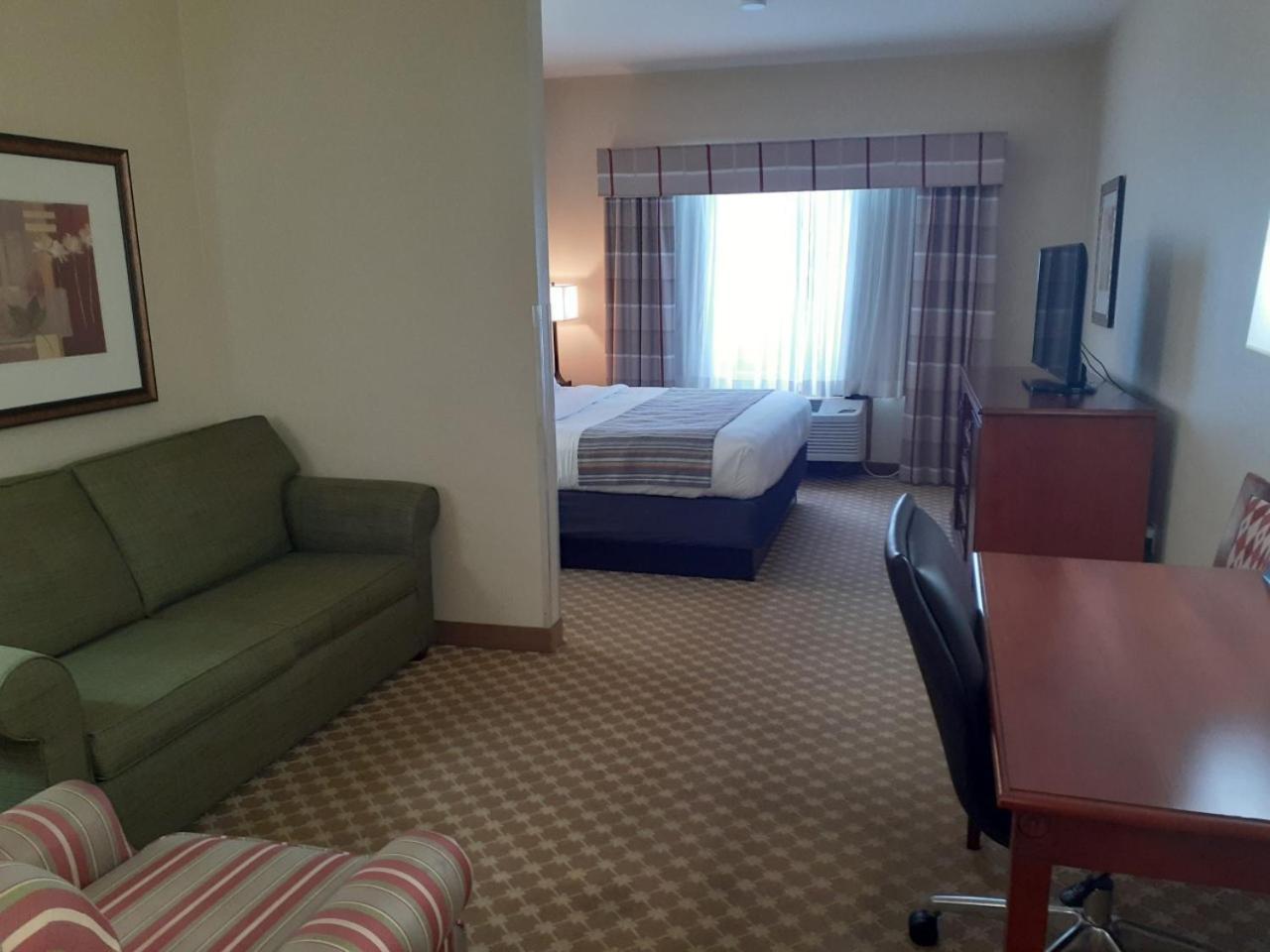 Country Inn & Suites by Radisson, Freeport, IL photo 36