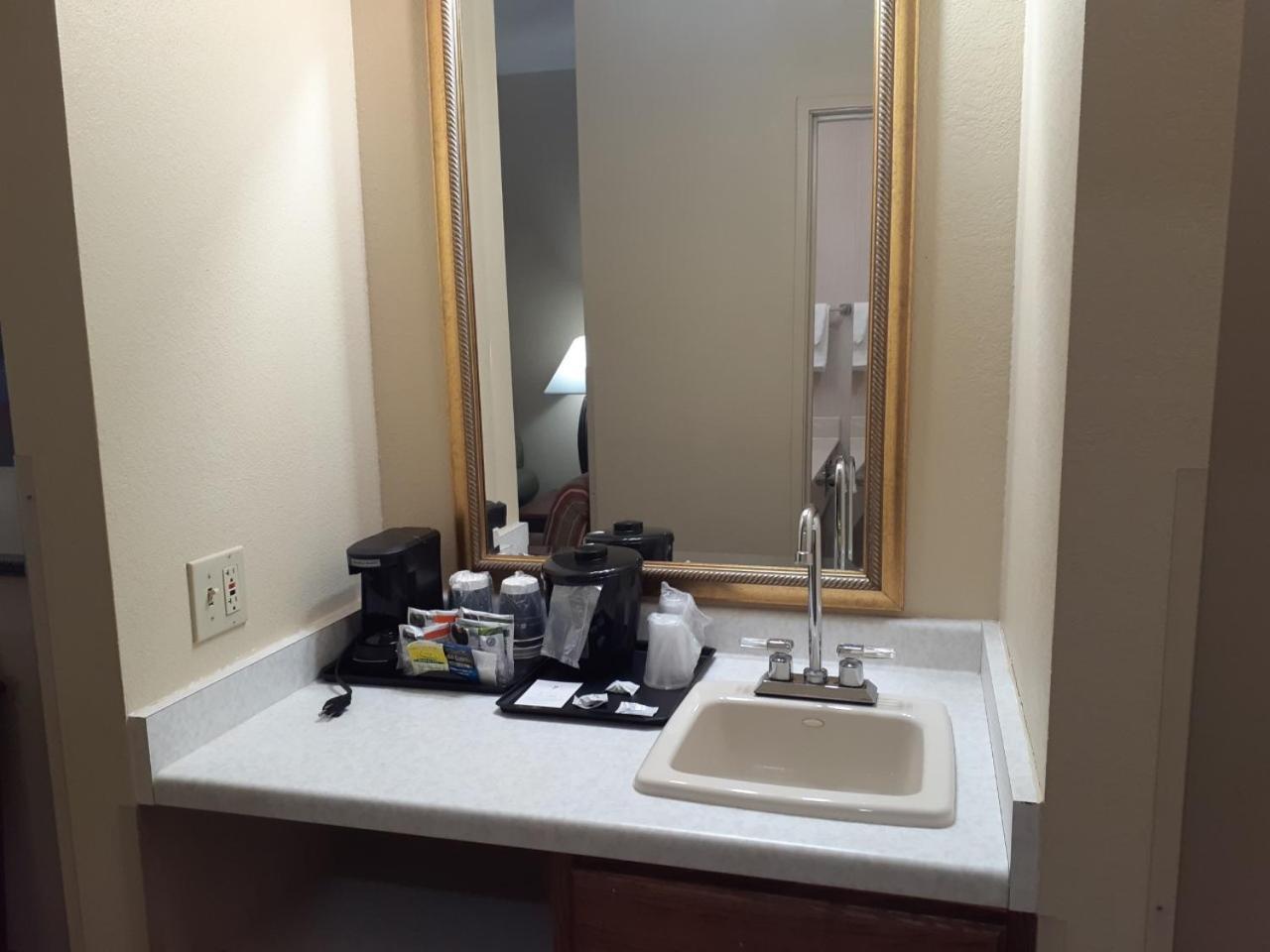 Country Inn & Suites by Radisson, Freeport, IL photo 37