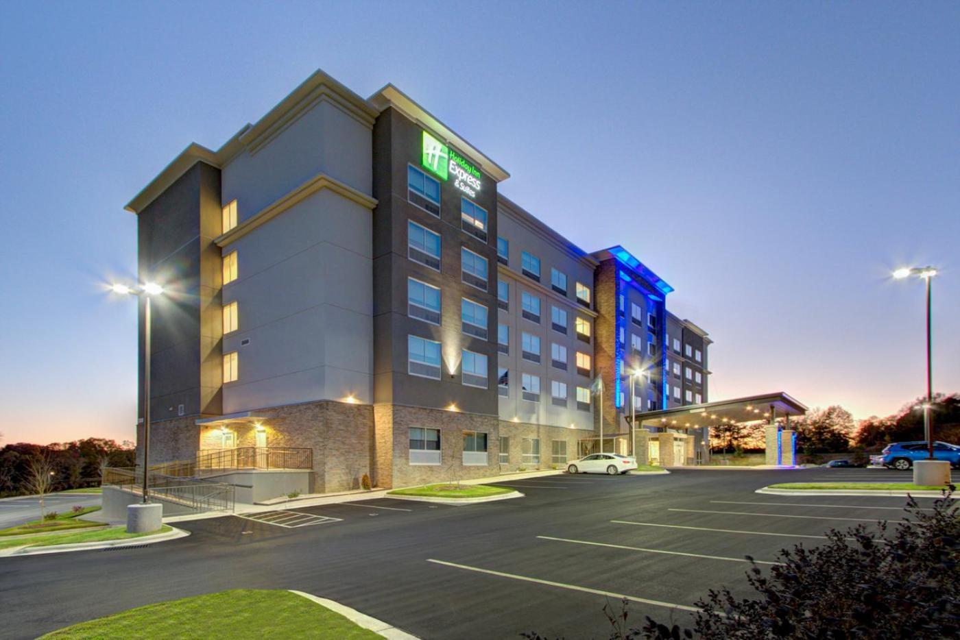 Holiday Inn Express & Suites Charlotte Southwest by IHG photo 5