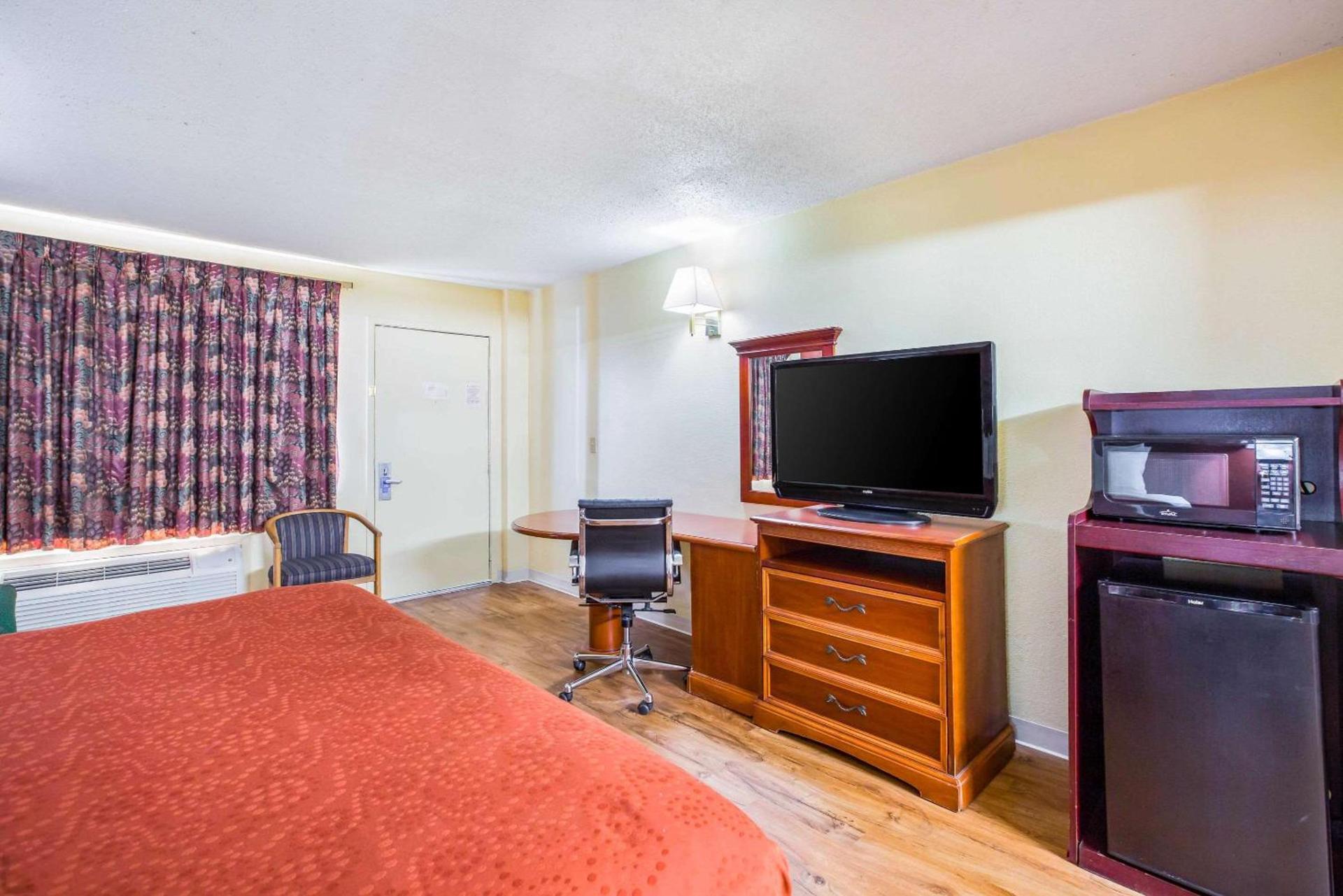 Rodeway Inn Bonifay photo 17