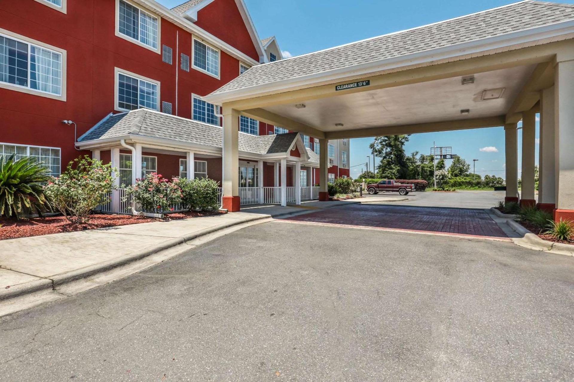Econo Lodge Inn & Suites Marianna South photo 3