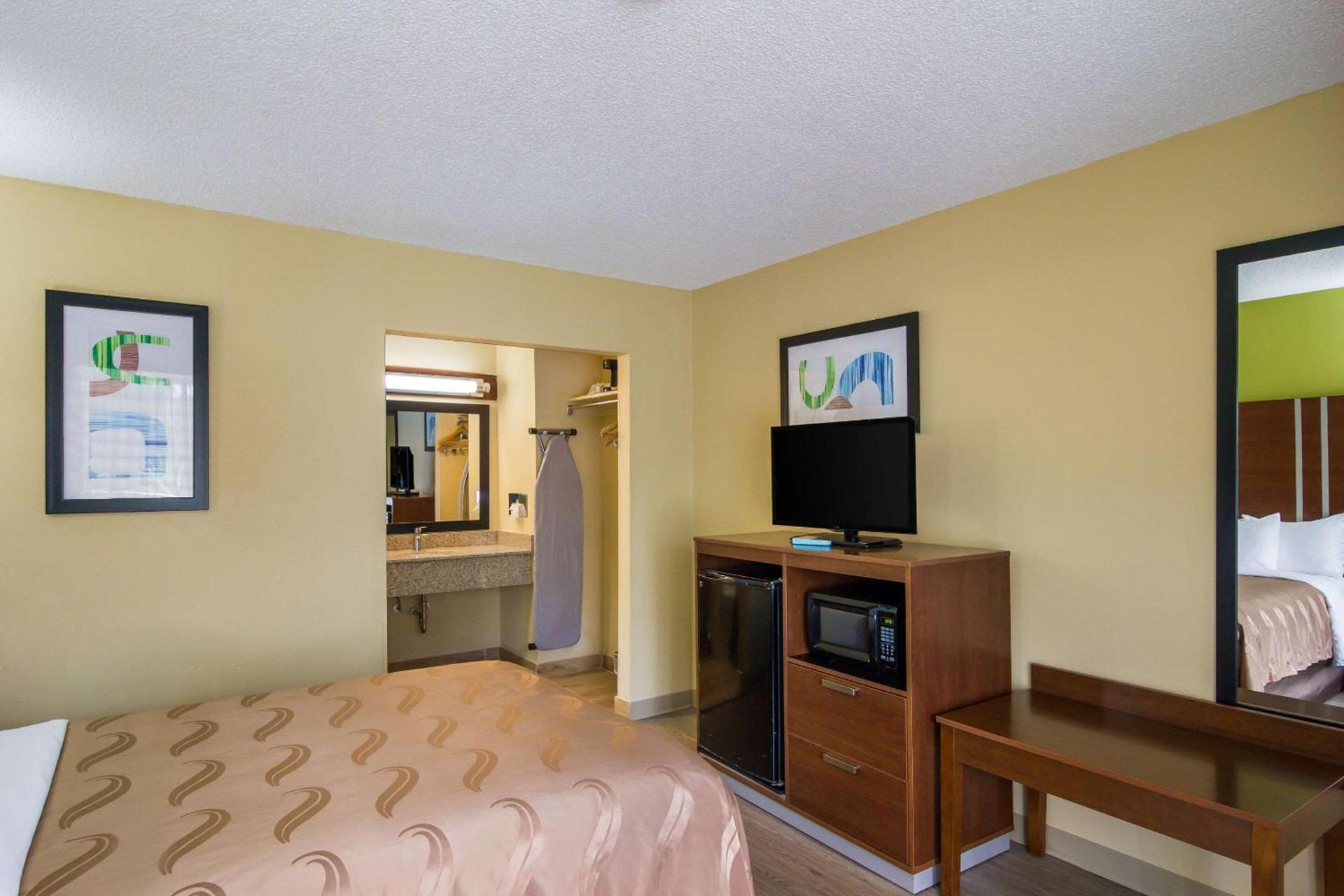 Stayable Jax West photo 15