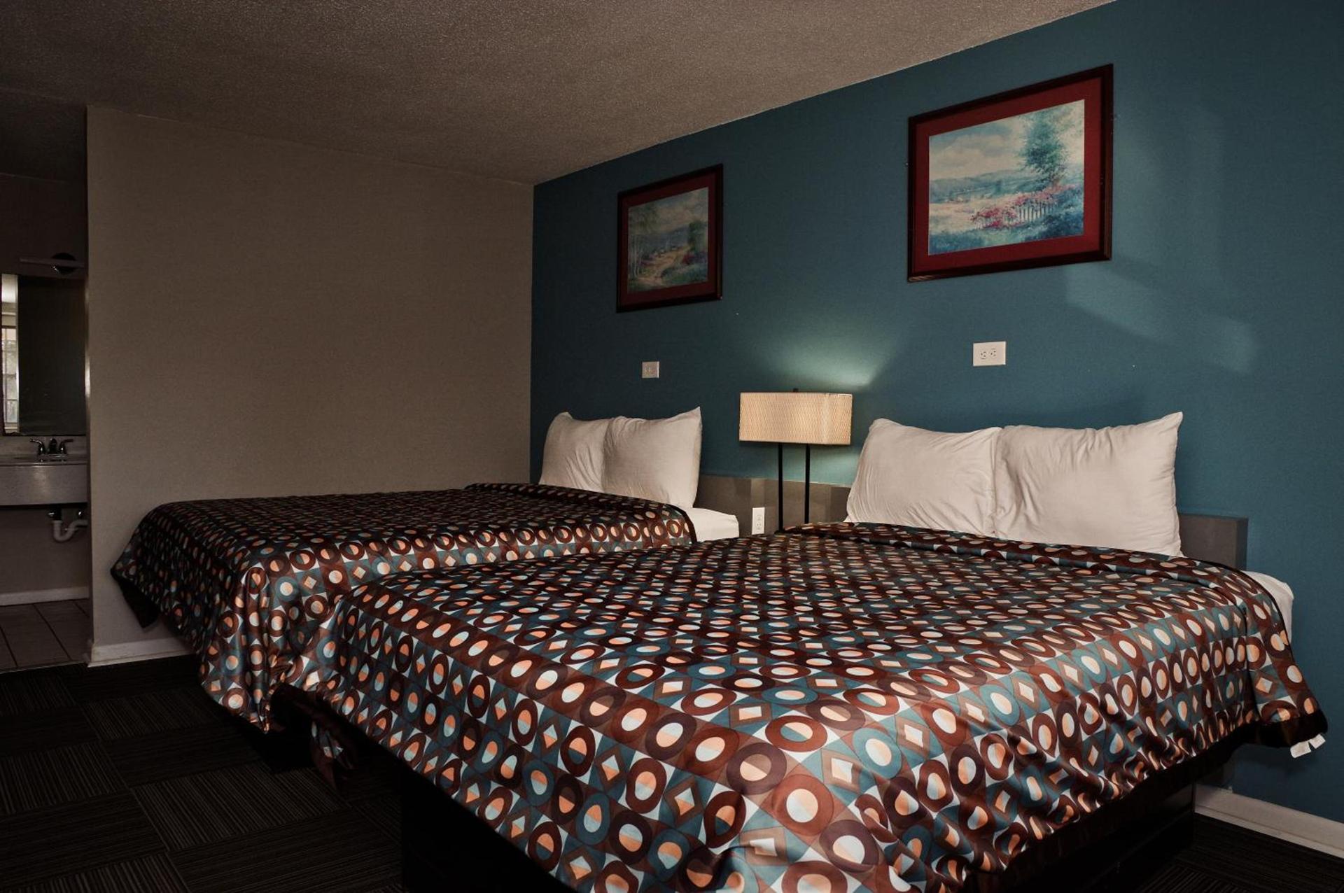 Economy Inn Historic District photo 20