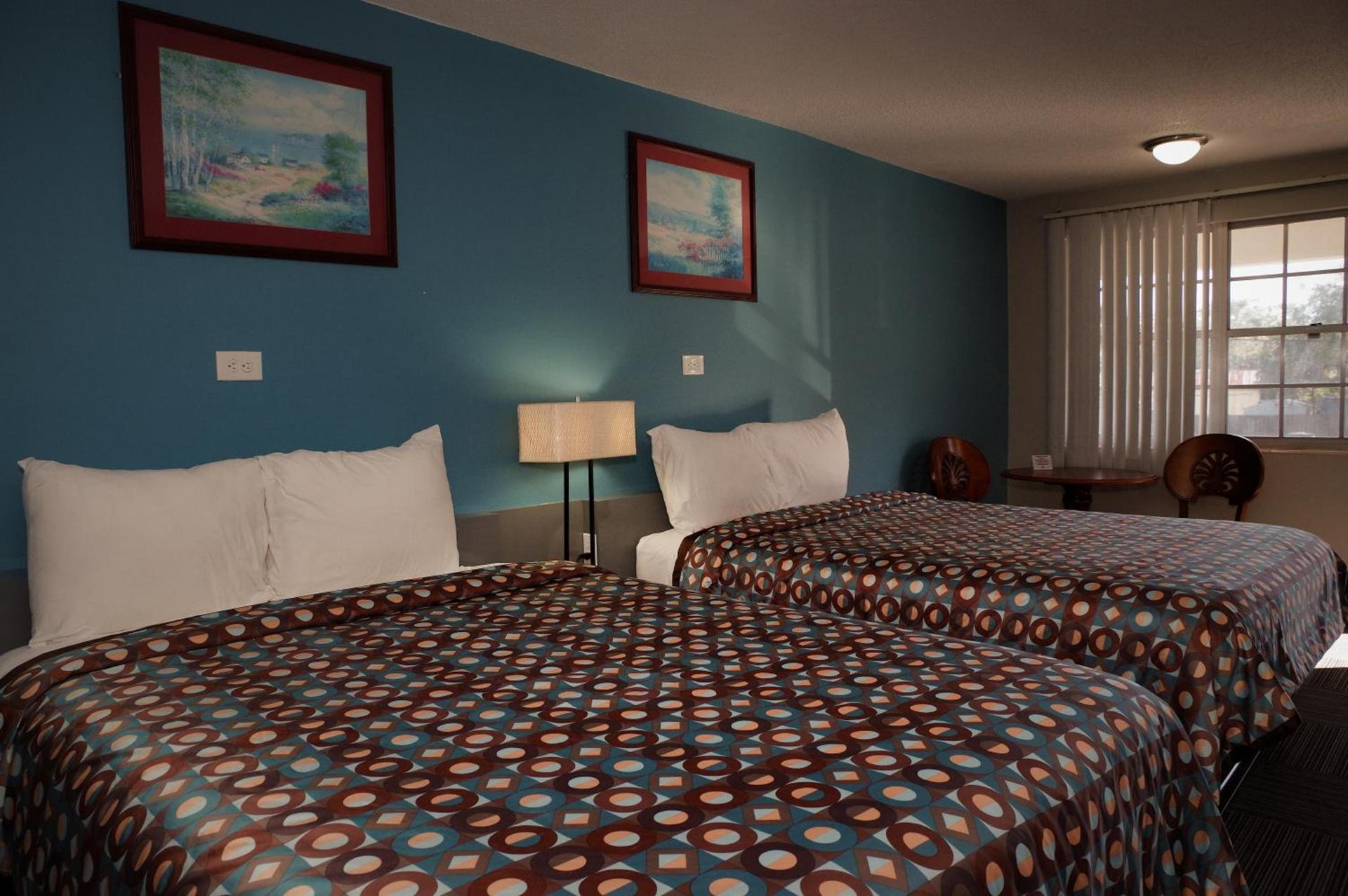 Economy Inn Historic District photo 19