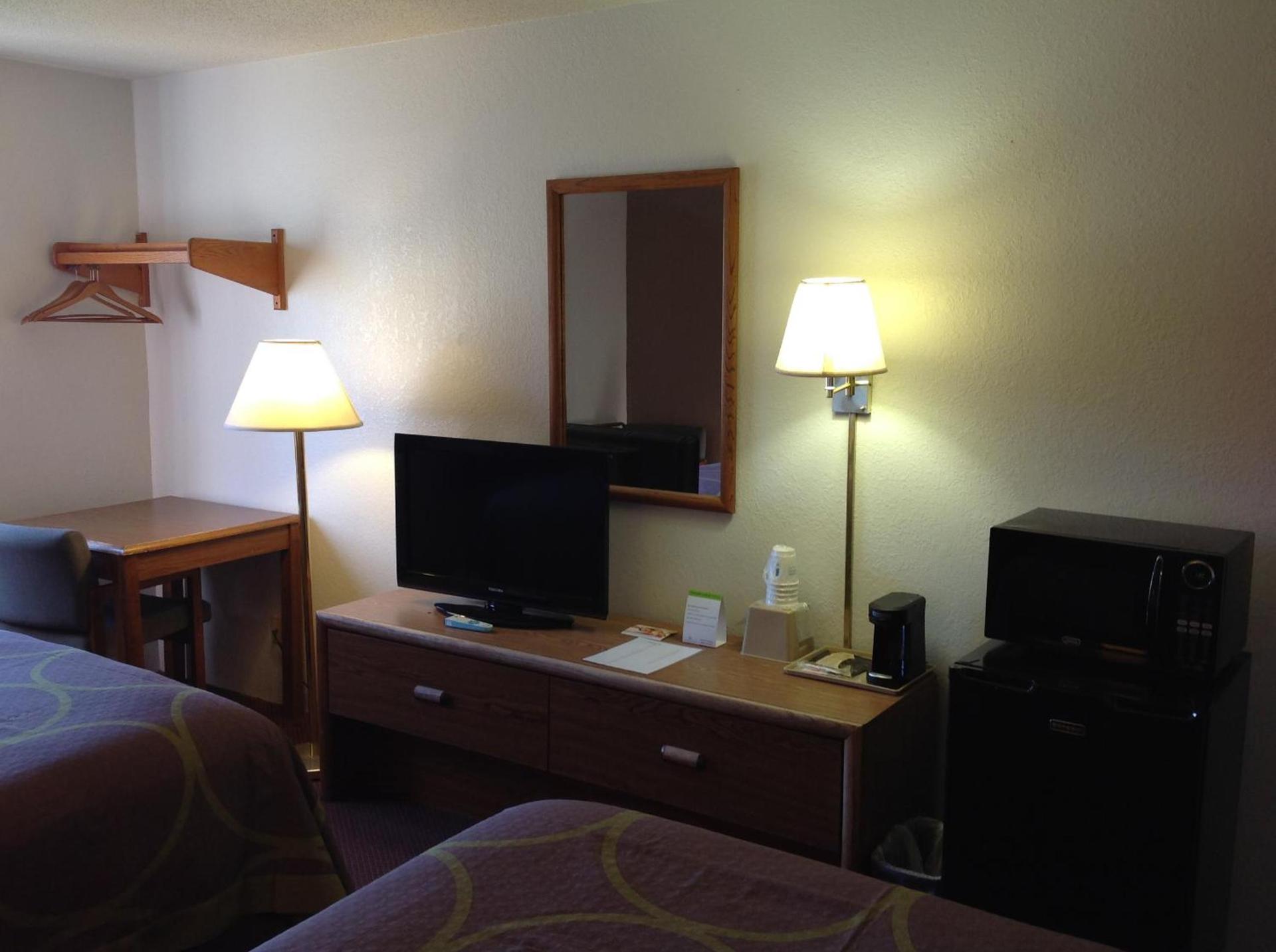 Super 8 by Wyndham Winchester VA photo 10