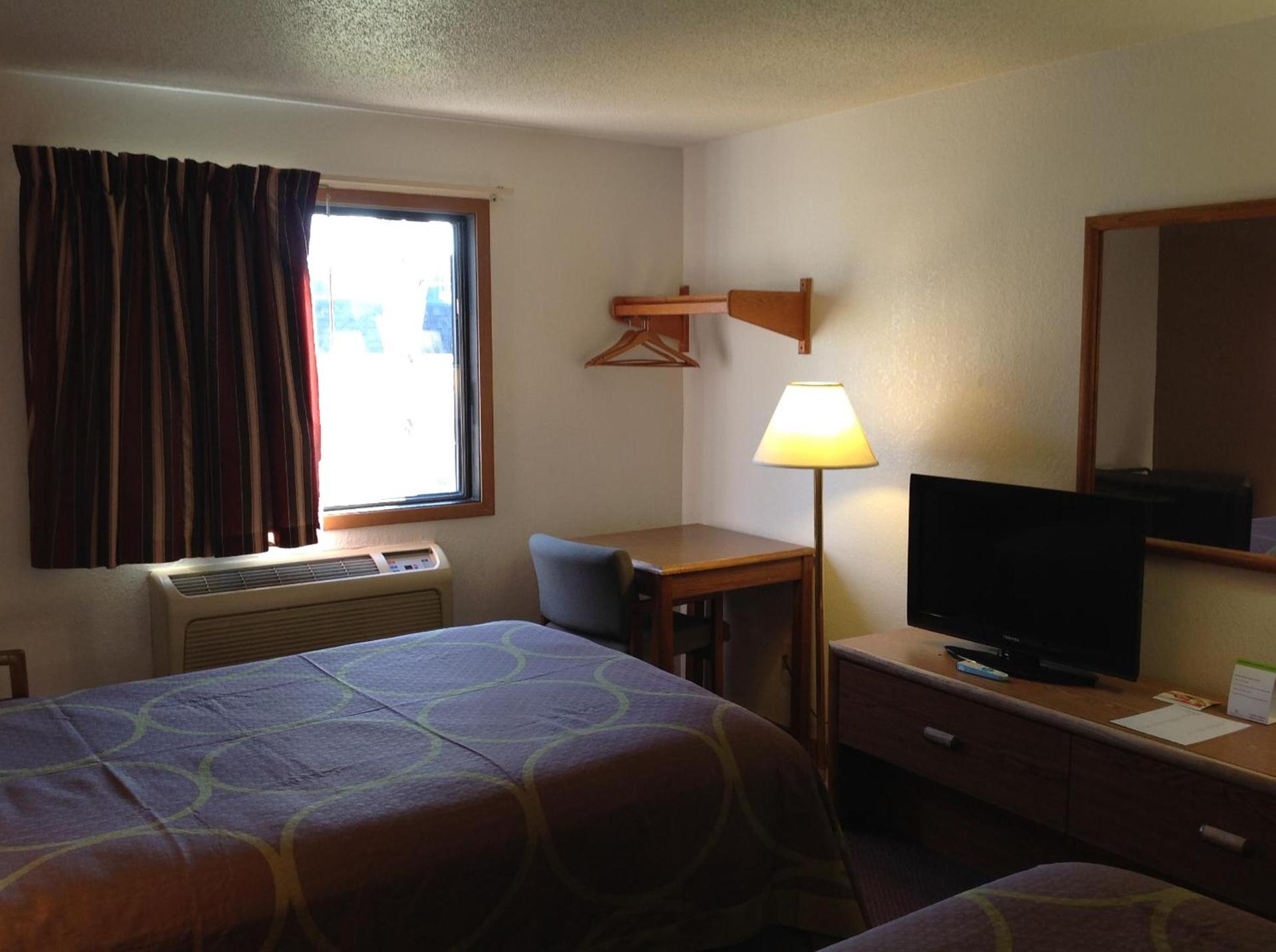 Super 8 by Wyndham Winchester VA photo 11