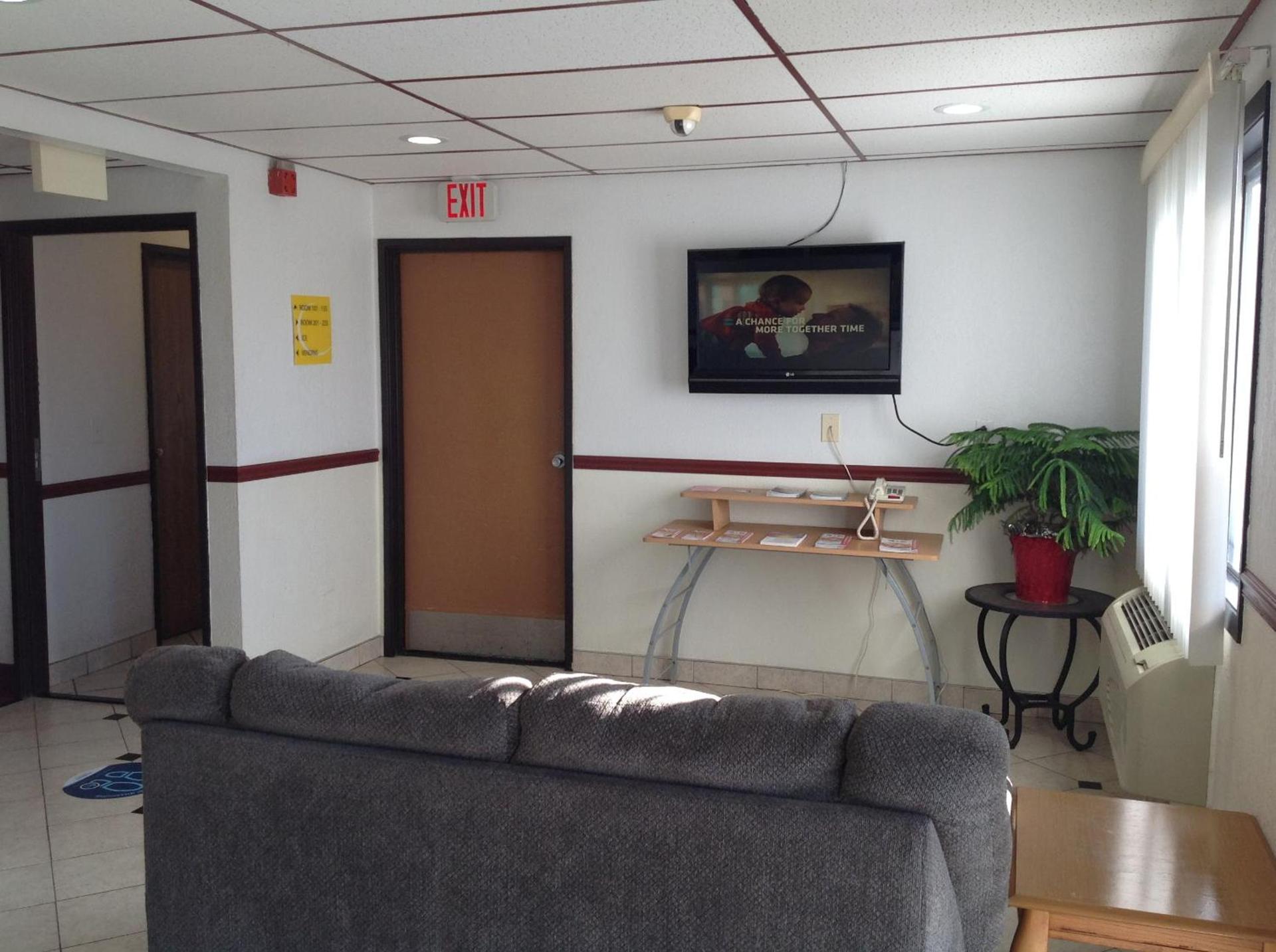 Super 8 by Wyndham Winchester VA photo 22