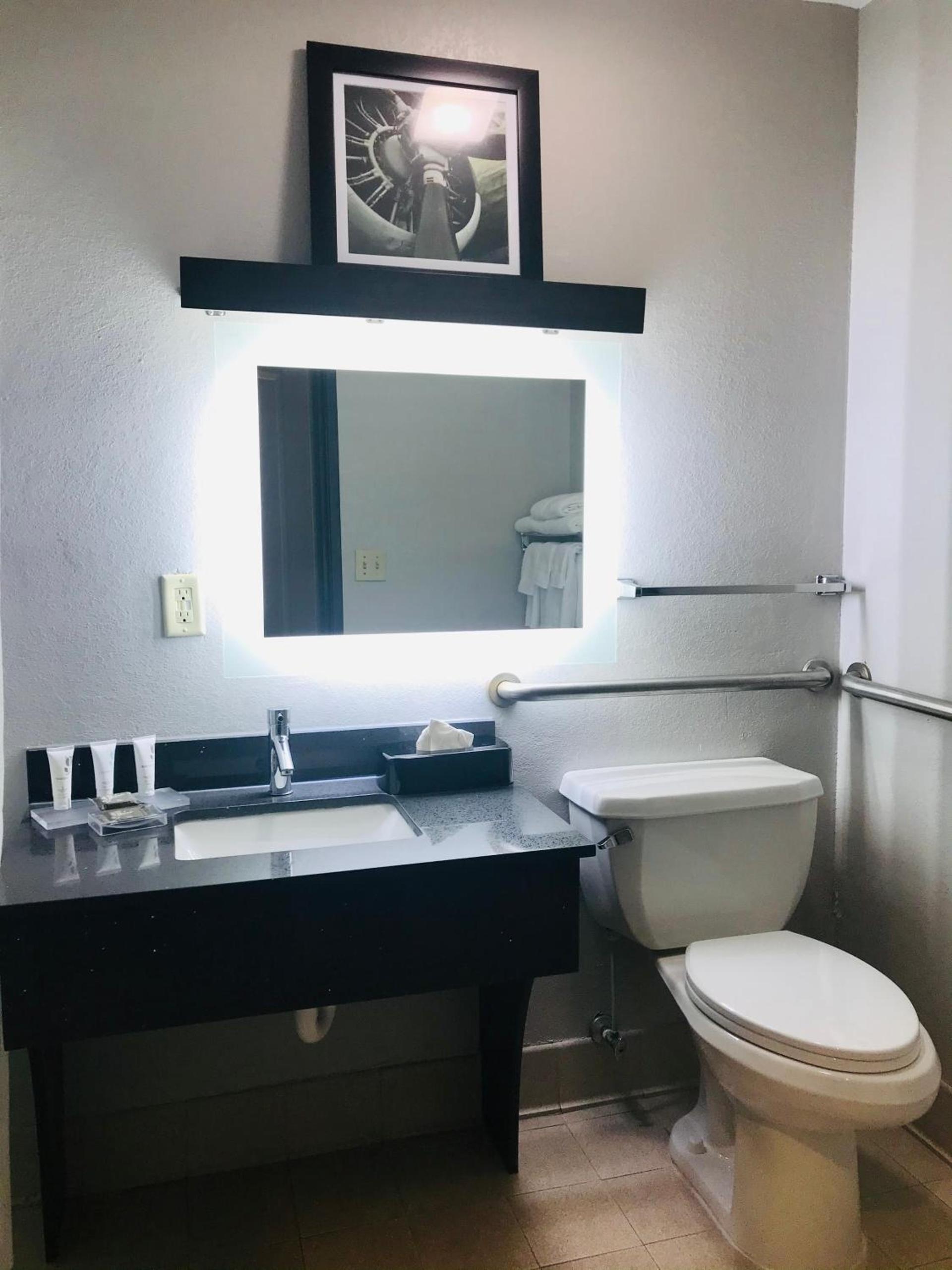 Country Inn & Suites by Radisson, Warner Robins, GA photo 43