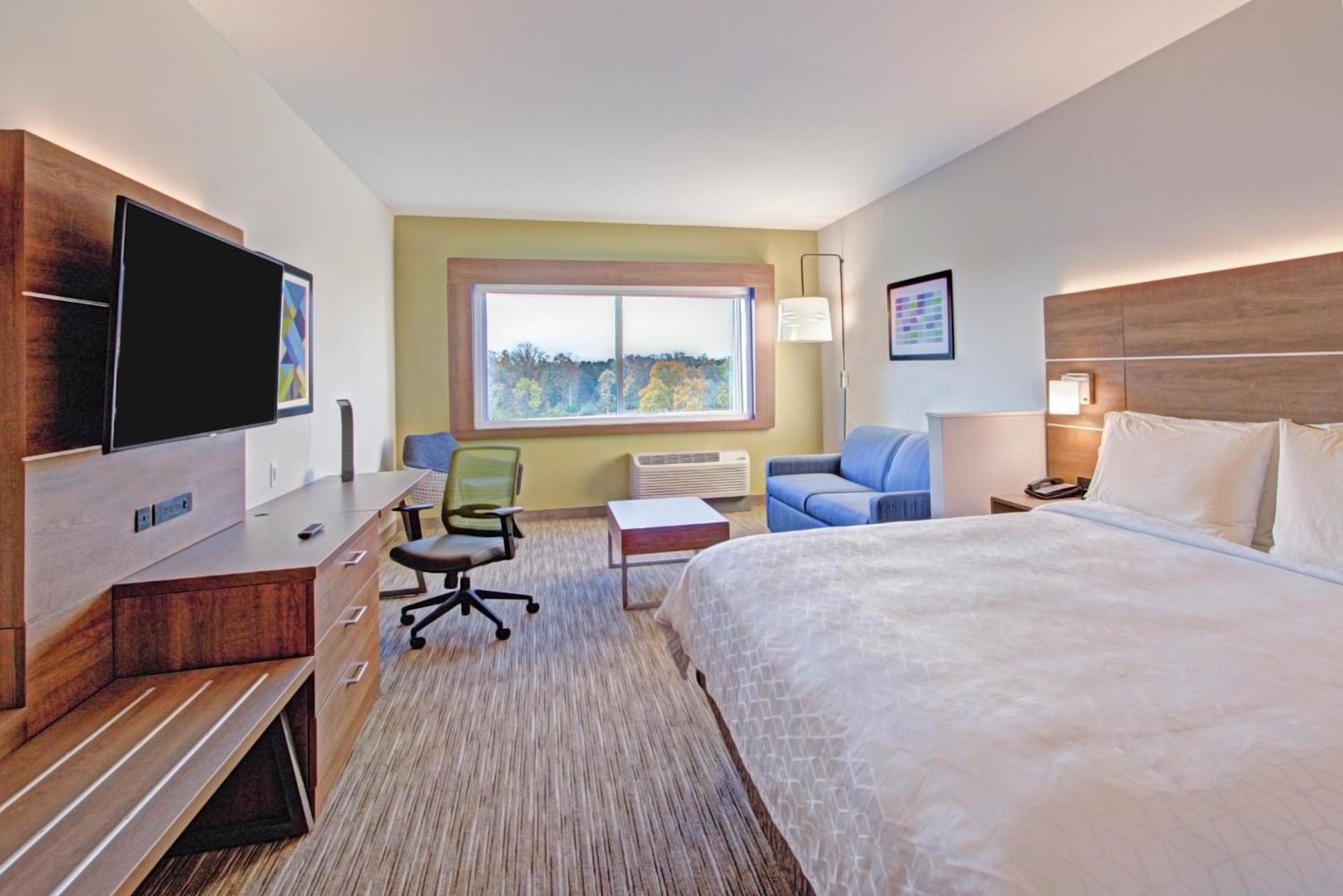 Holiday Inn Express & Suites Charlotte Southwest by IHG photo 14