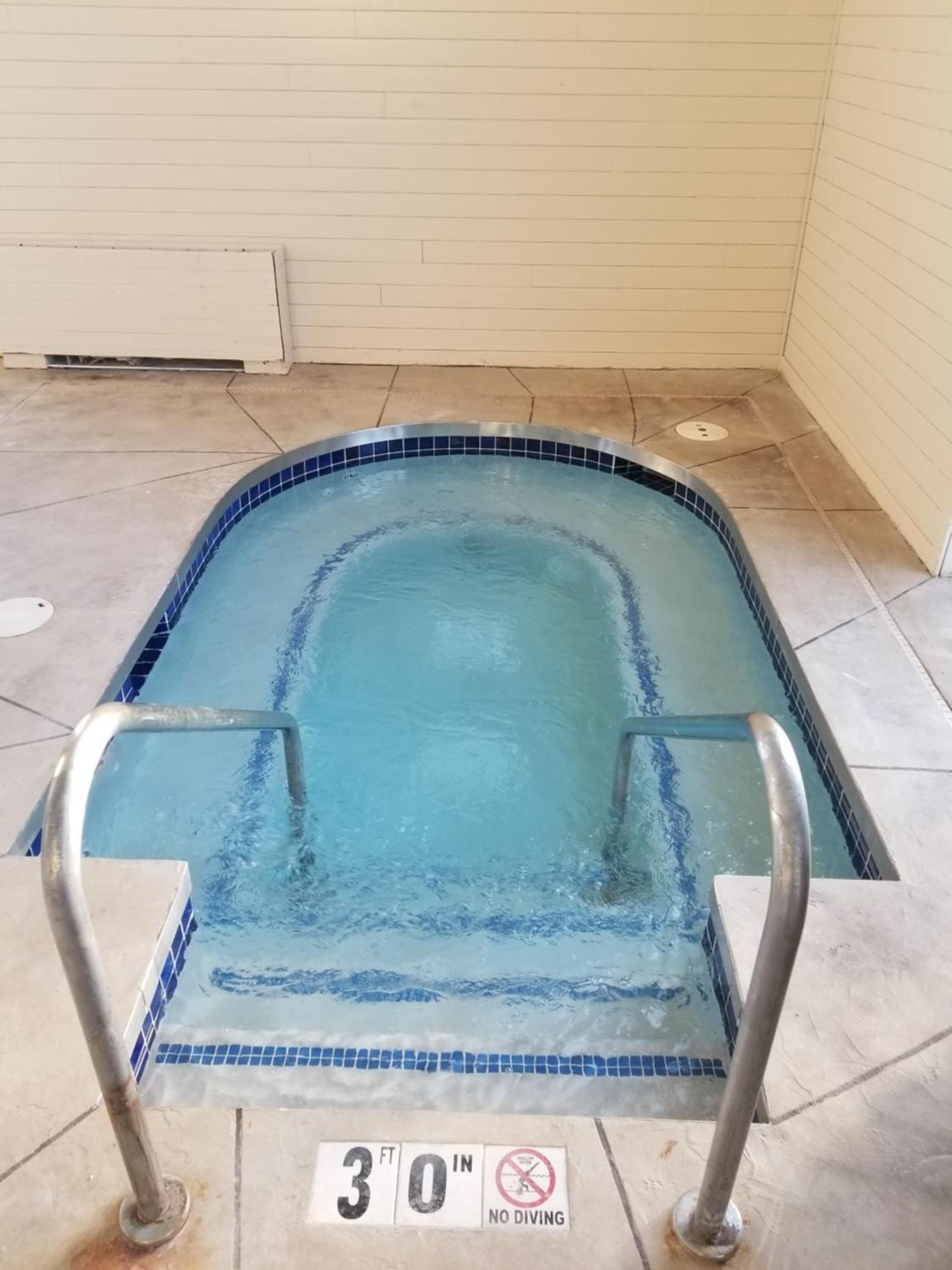 AmericInn by Wyndham Prairie du Chien photo 3