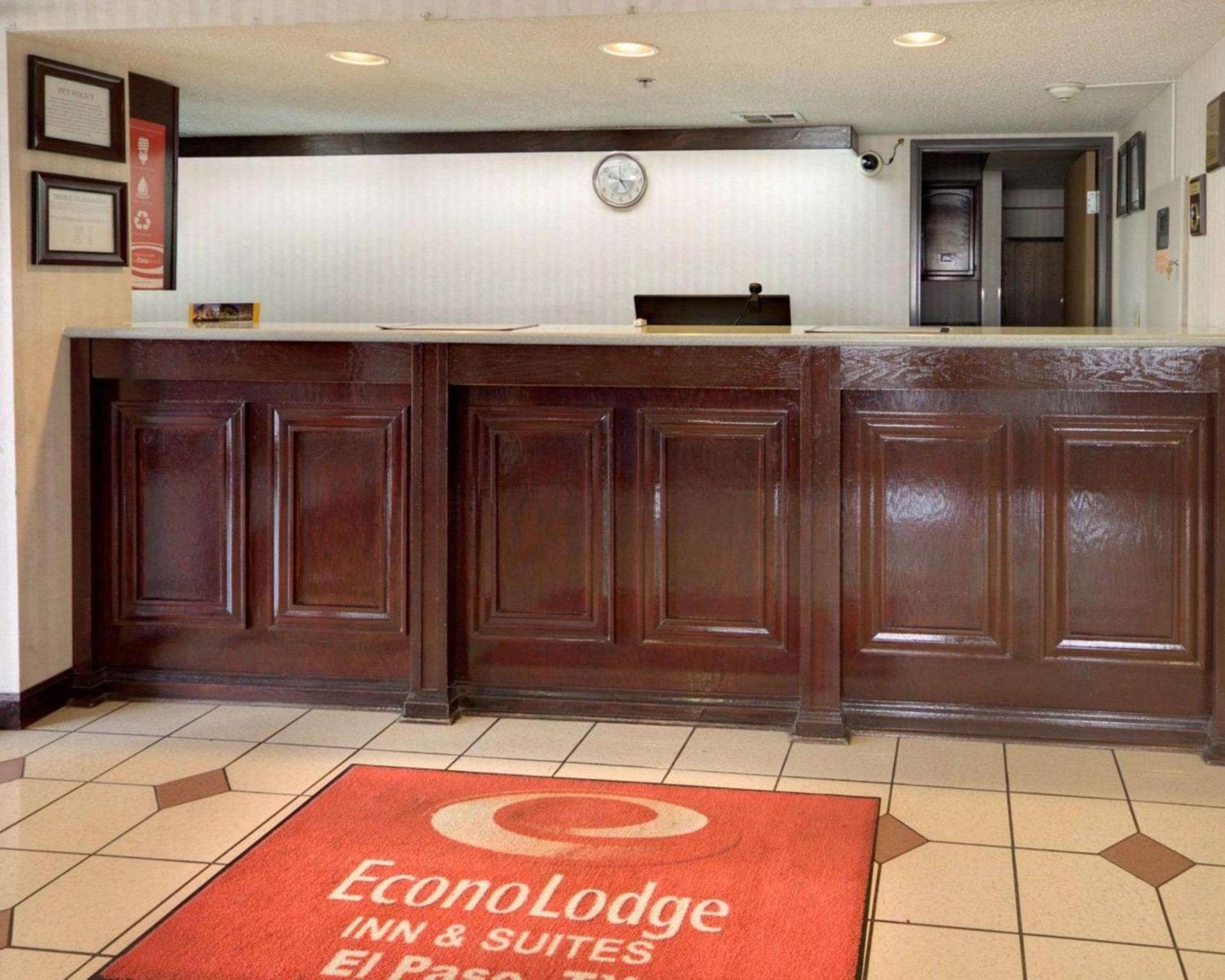 Econo Lodge Inn & Suites El Paso West photo 3