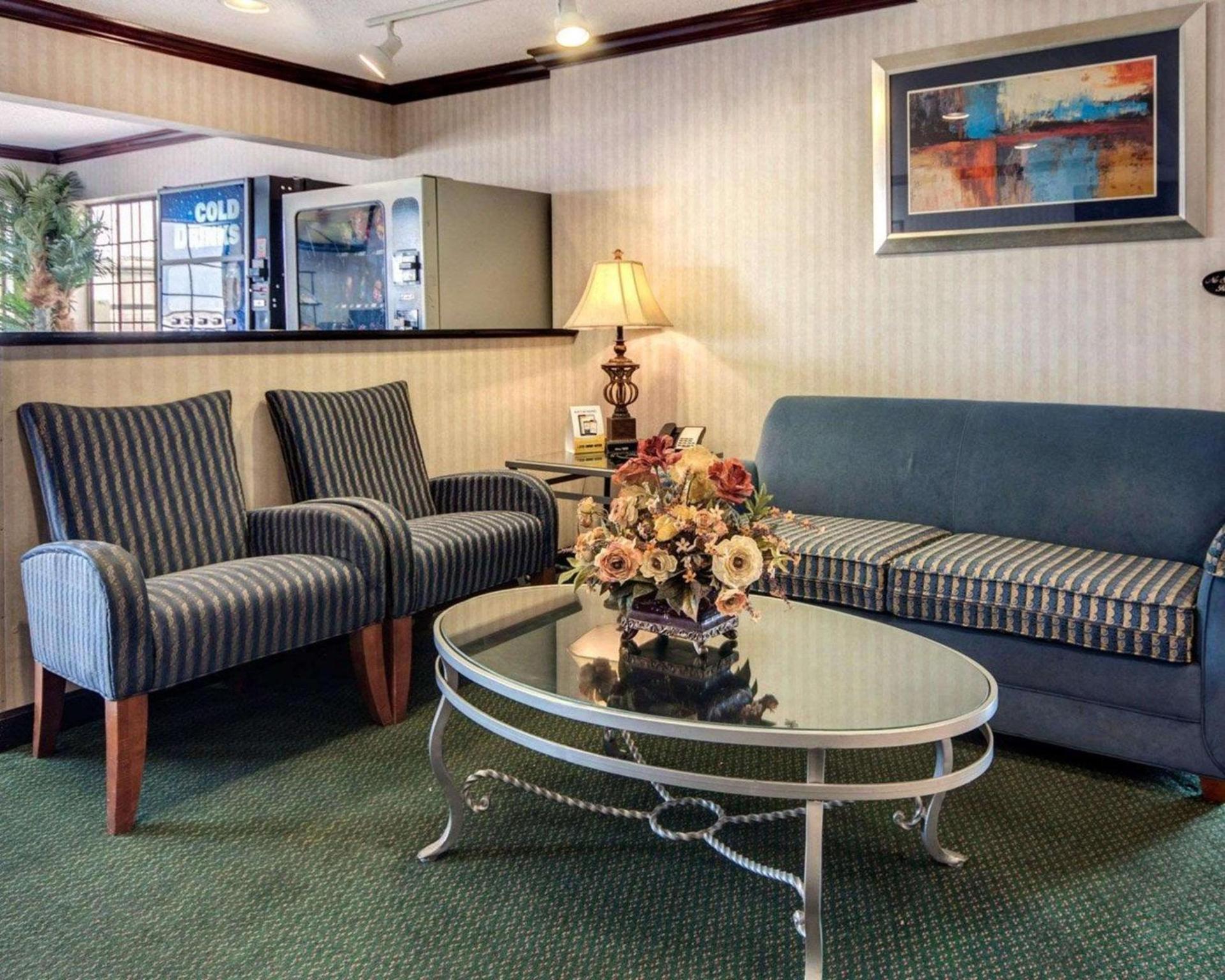 Econo Lodge Inn & Suites El Paso West photo 6